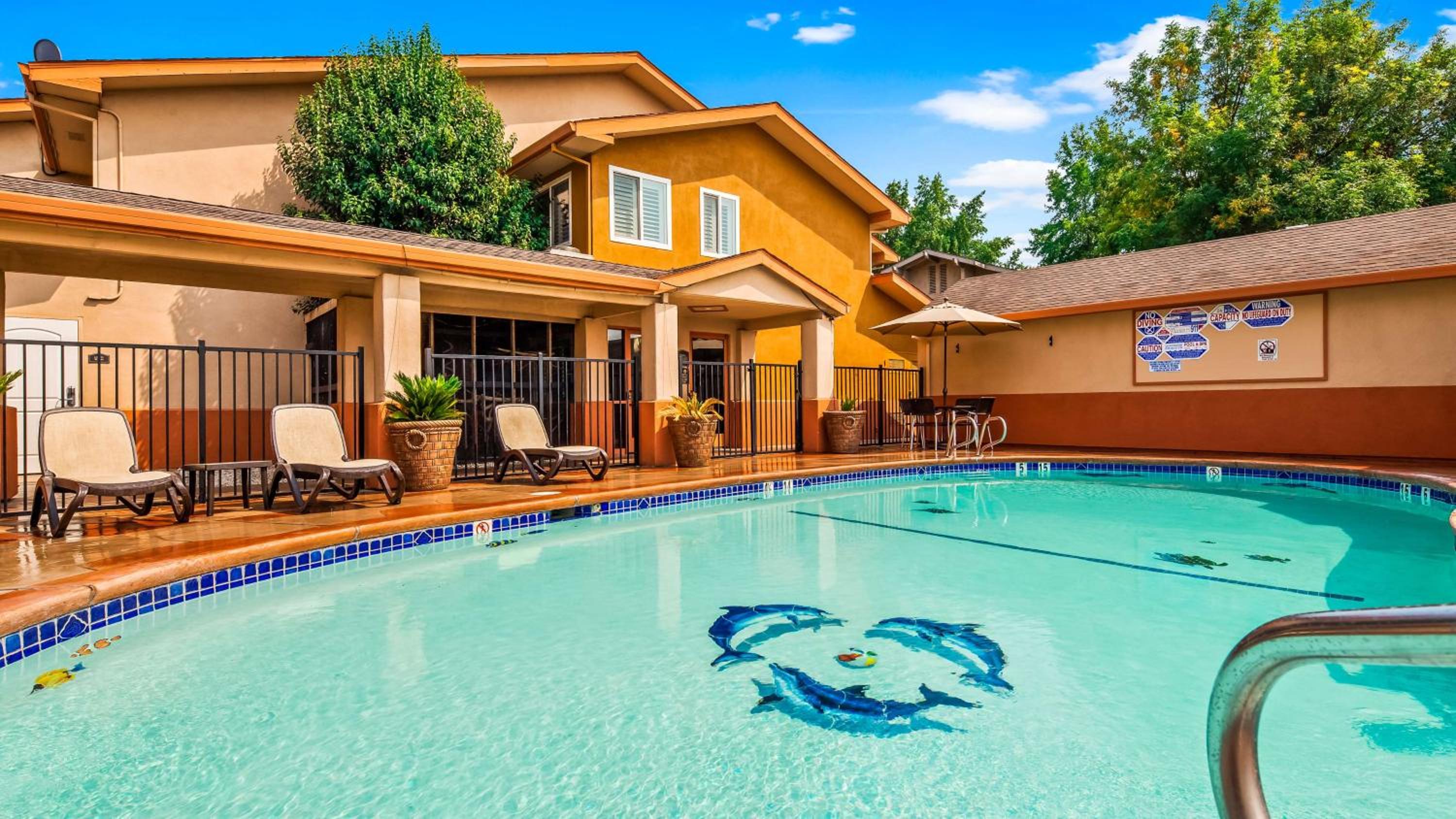 Red Bluff Vacations - Best Western Antelope Inn  Suites - Property Image 5