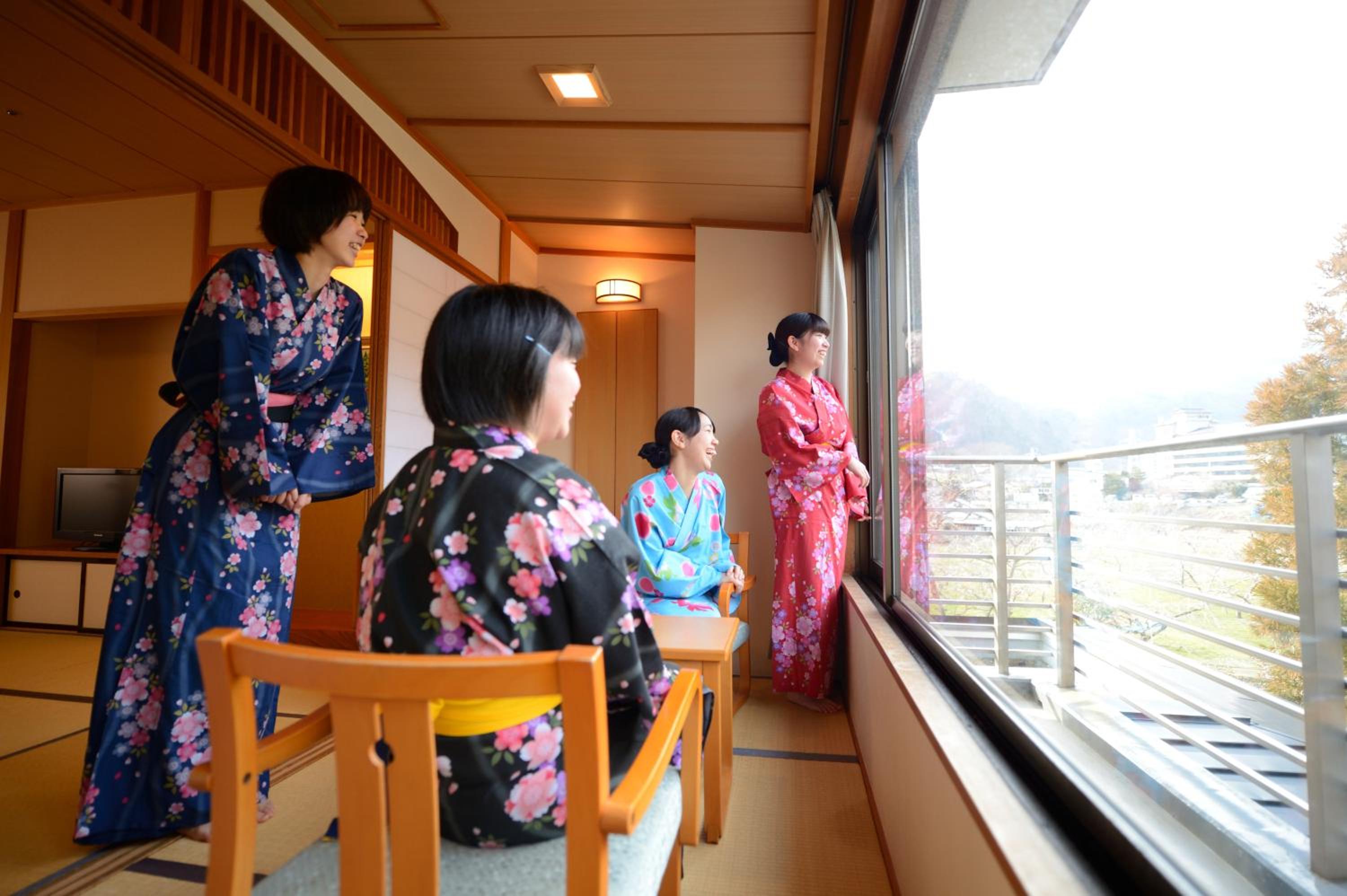 Iizaka Onsen Surikamitei Ohtori