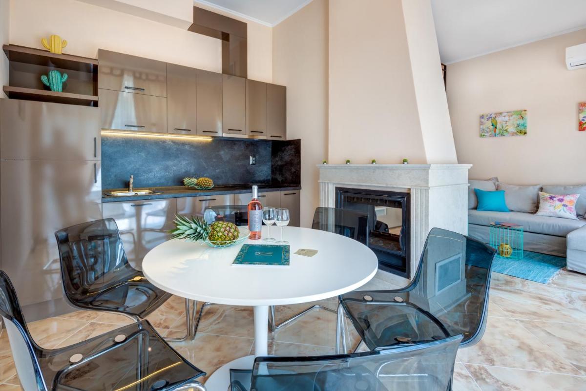 Venera & Anastasia Palace Apartments
