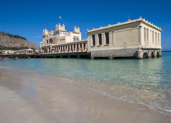 Hotel Villa Costanza - Image 1