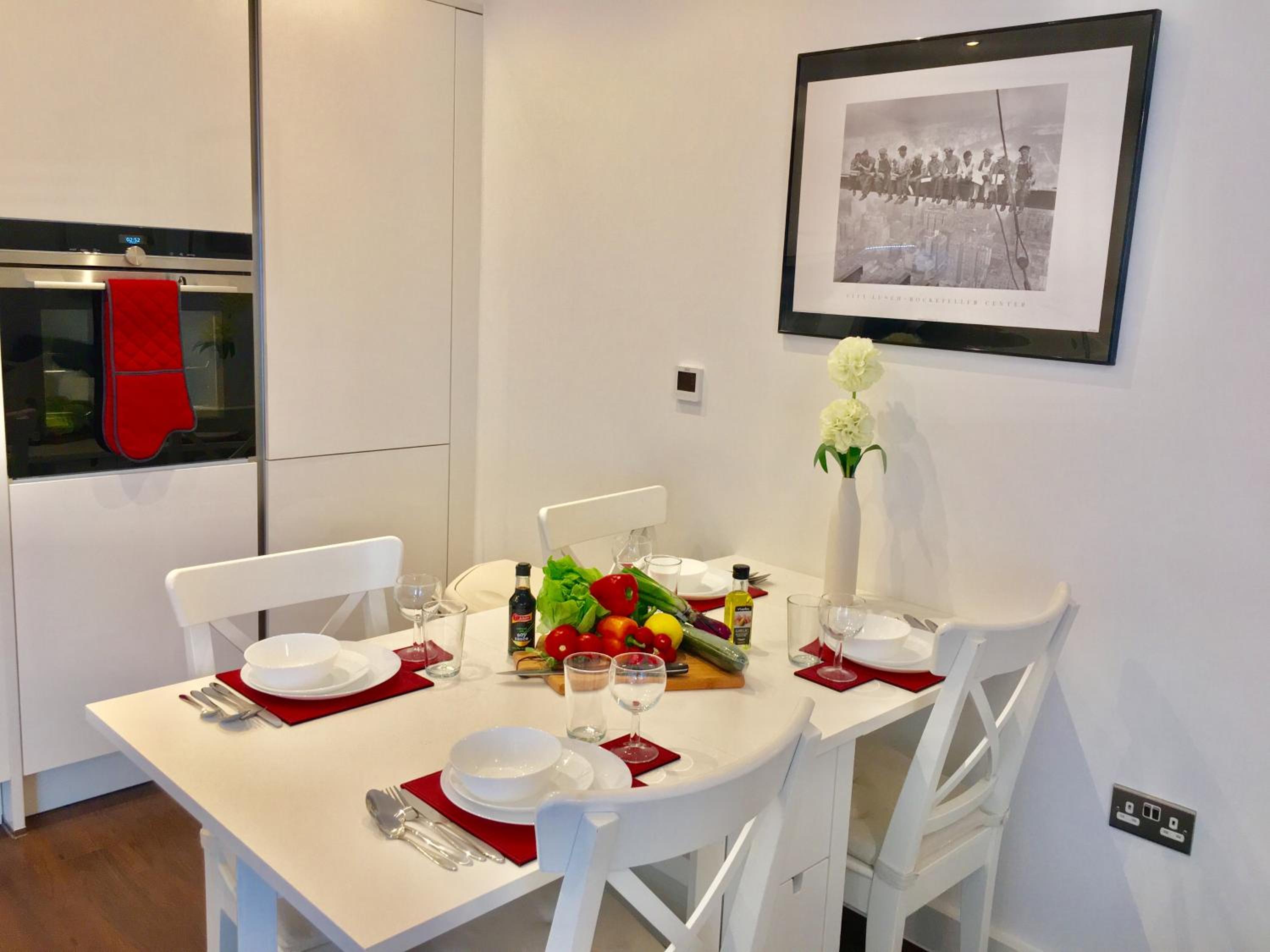 2 Bedroom Apartment in Stratford Olympic Park near Westfield with Balcony Parking and Velodrome View