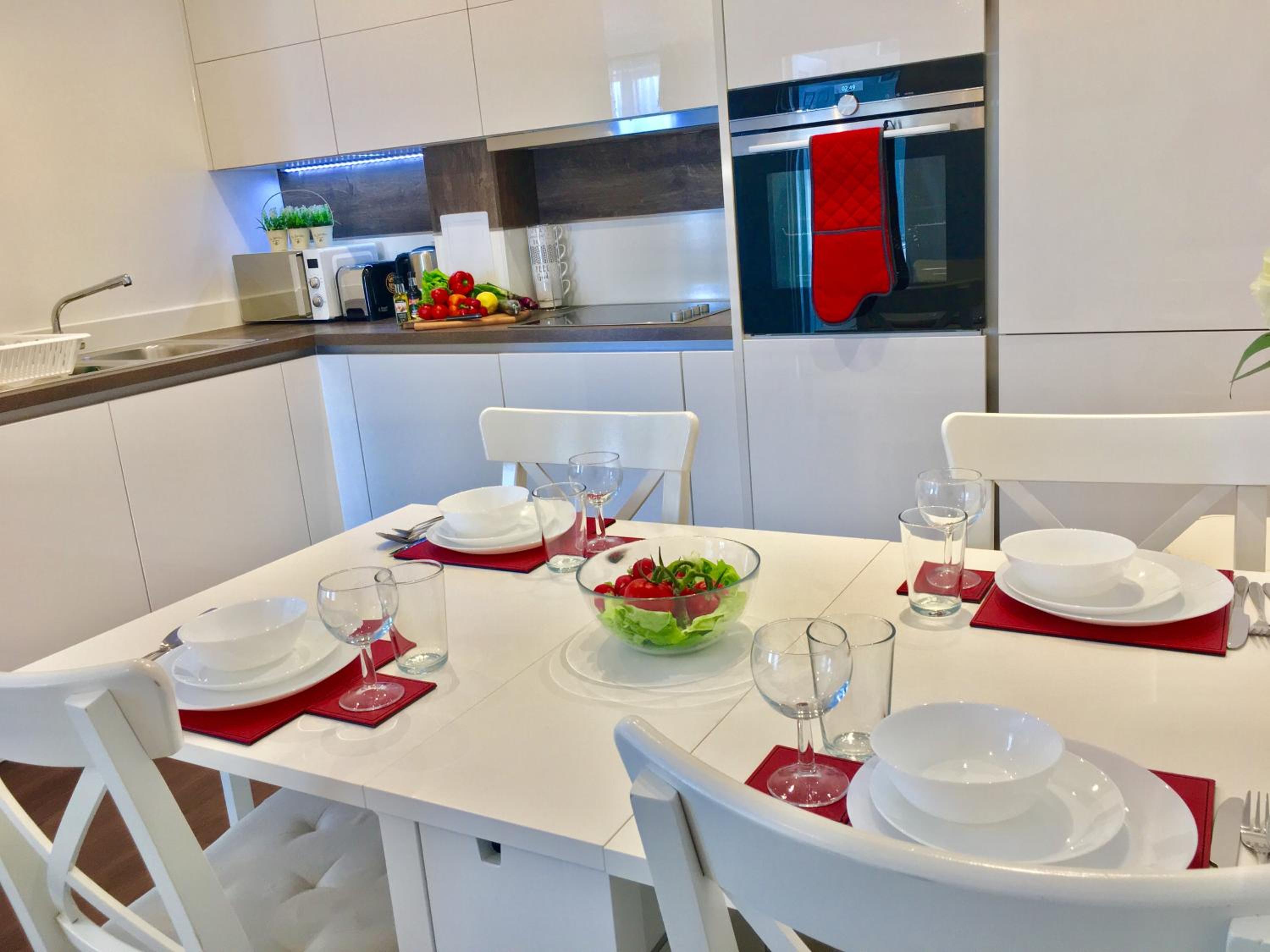 2 Bedroom Apartment in Stratford Olympic Park near Westfield with Balcony Parking and Velodrome View