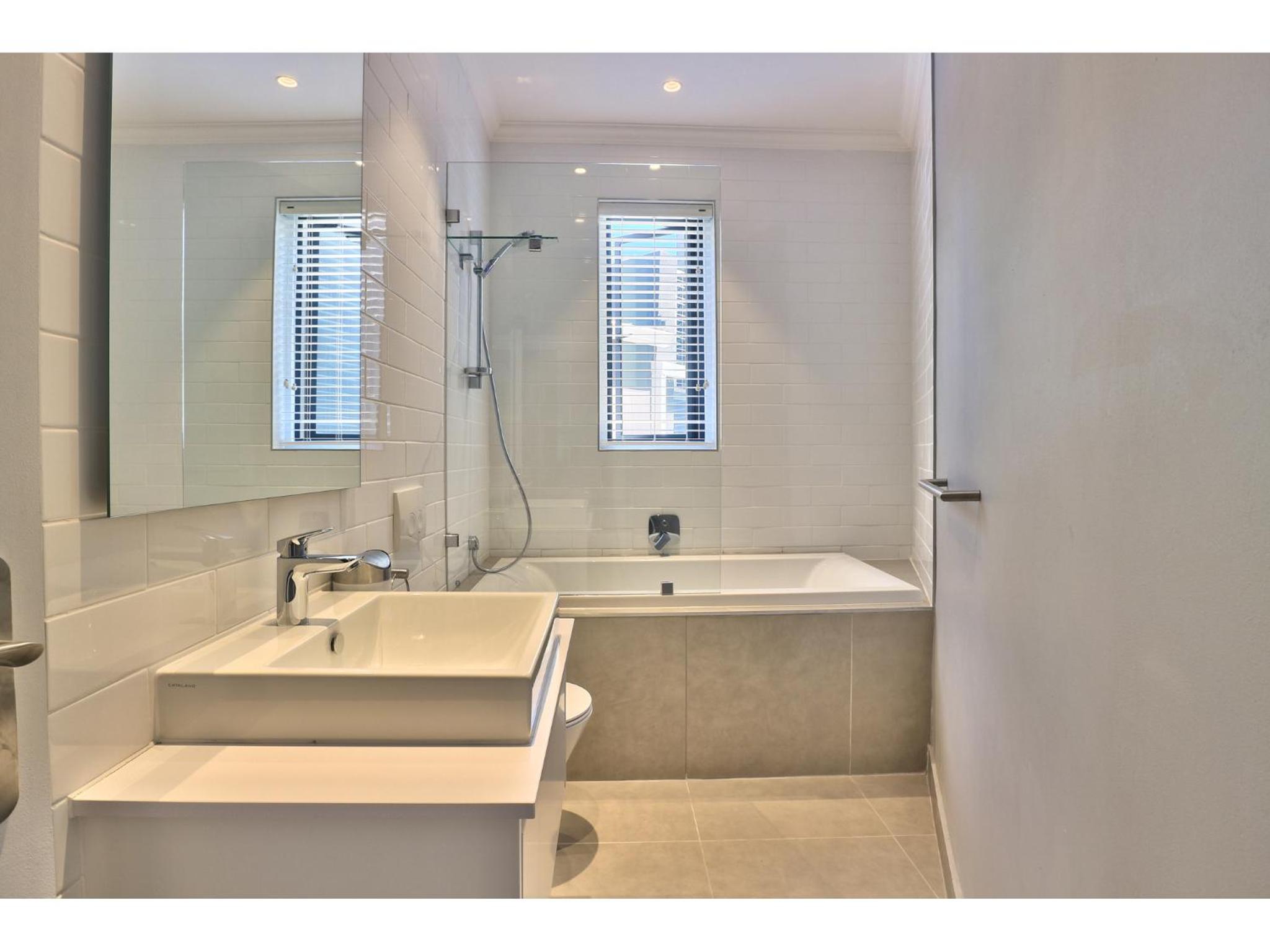 3 Warwick Mansions