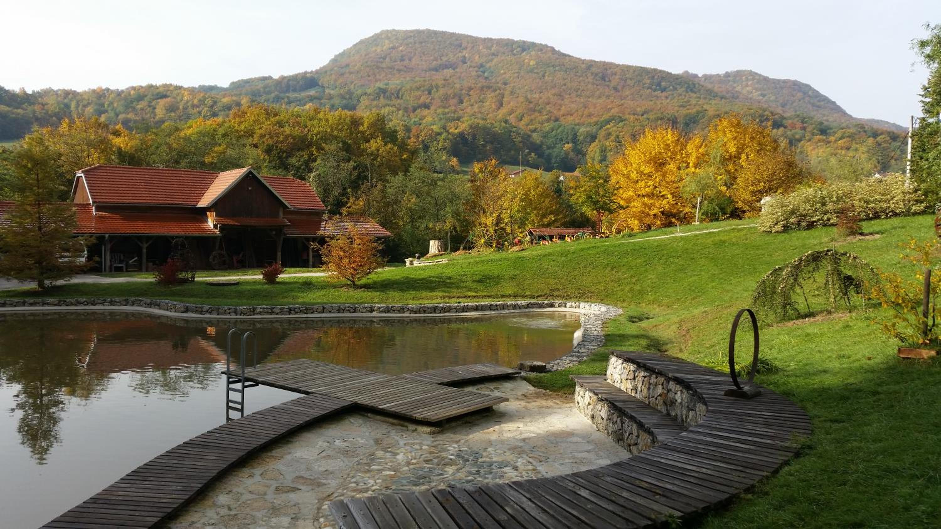 Country house with a pool in Medvednica Nature Park