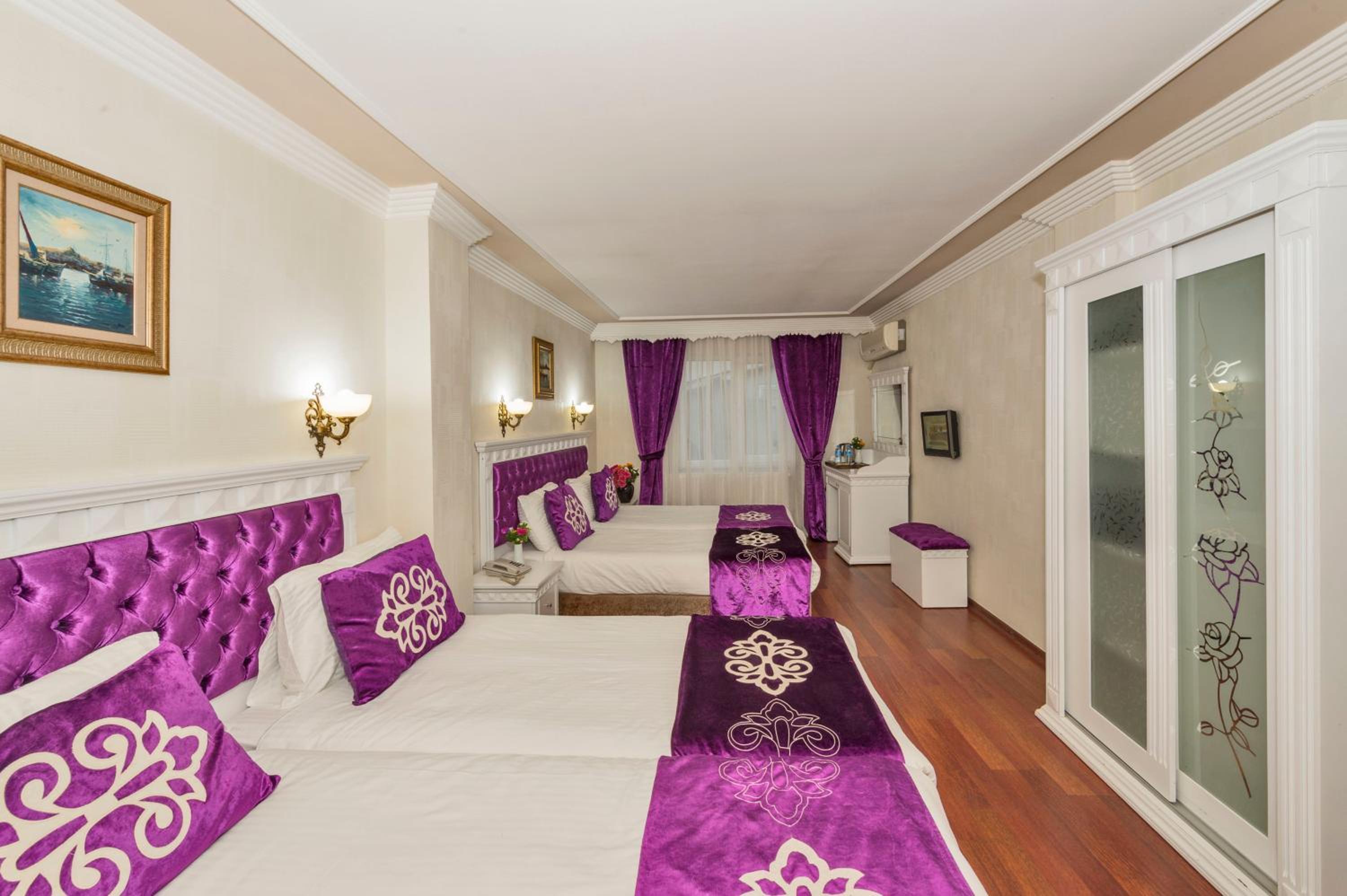 Istanbul Holiday Hotel - Image 21