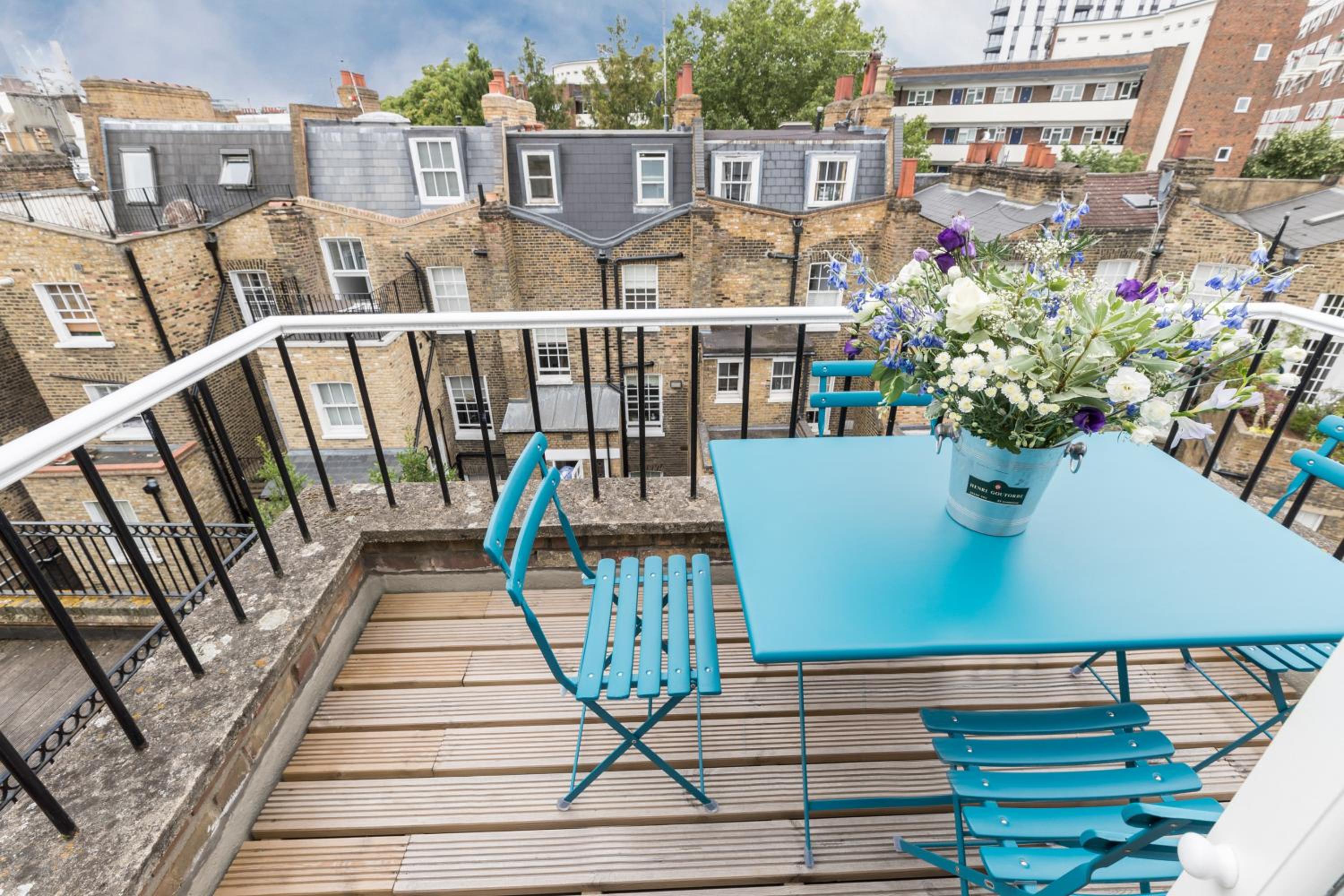 Charming flat with balcony in Pimlico