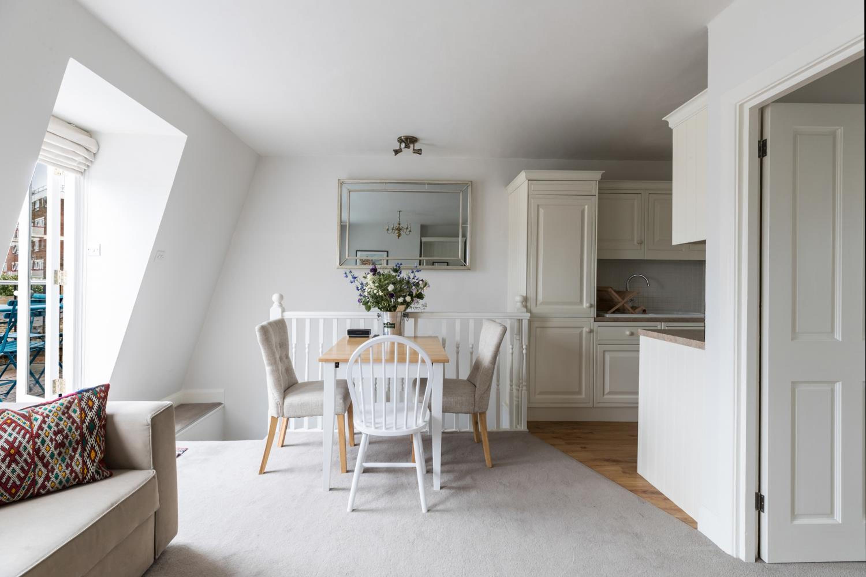 Charming flat with balcony in Pimlico