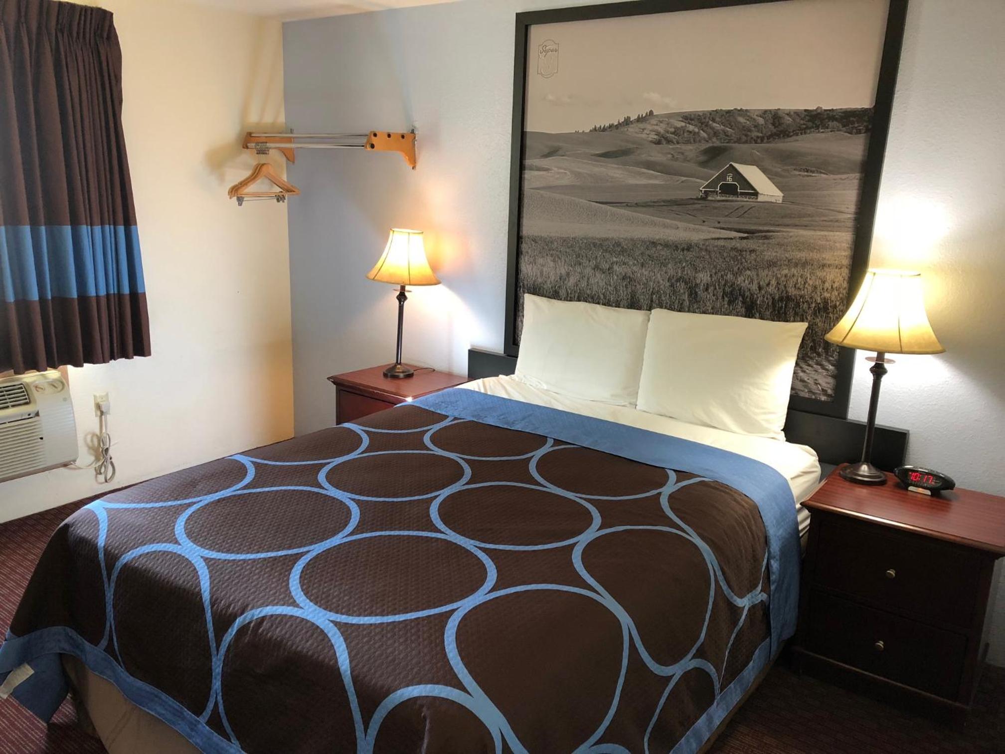 Lewiston Vacations - Super 8 by Wyndham Lewiston - Property Image 11