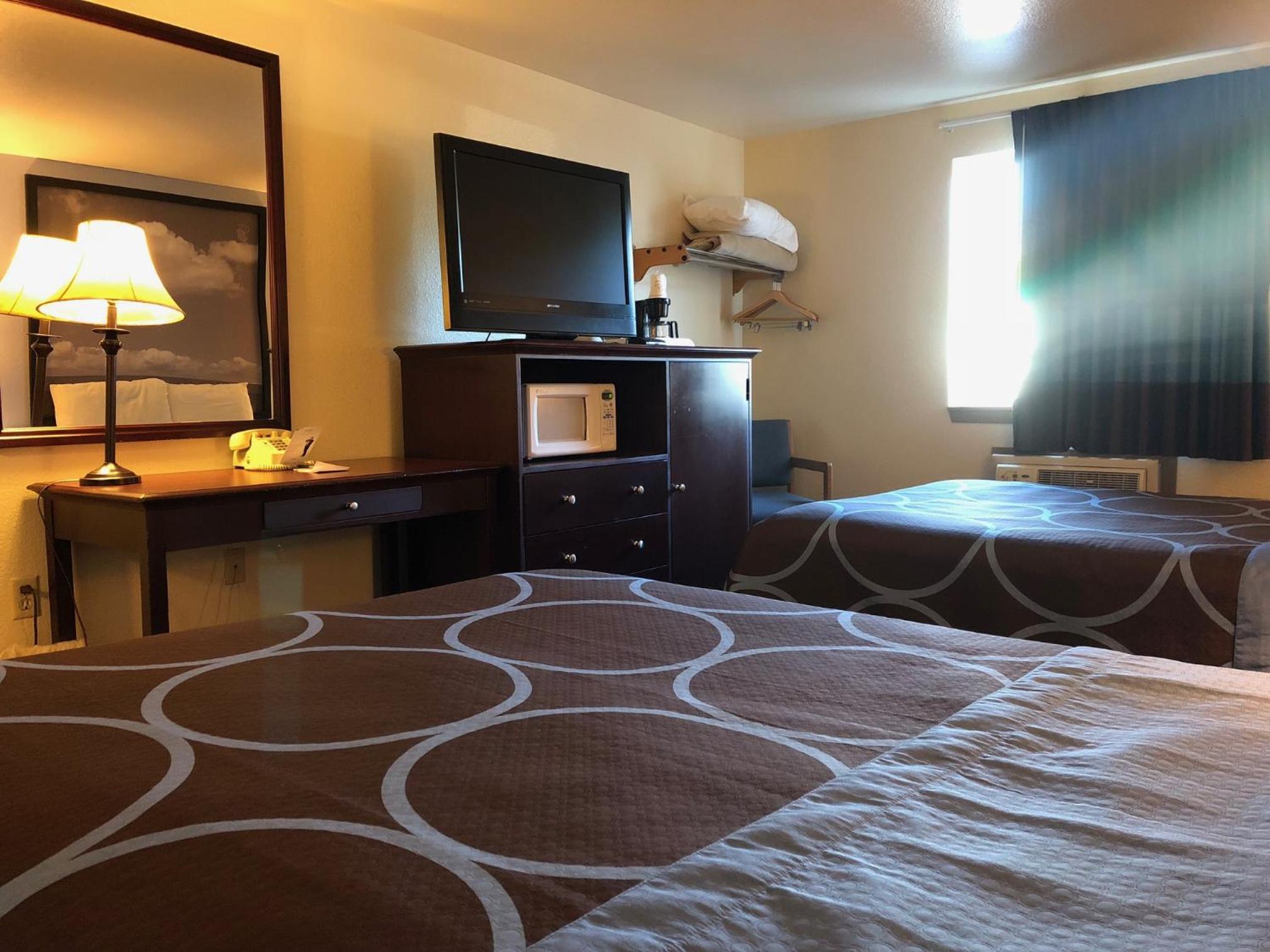 Lewiston Vacations - Super 8 by Wyndham Lewiston - Property Image 8