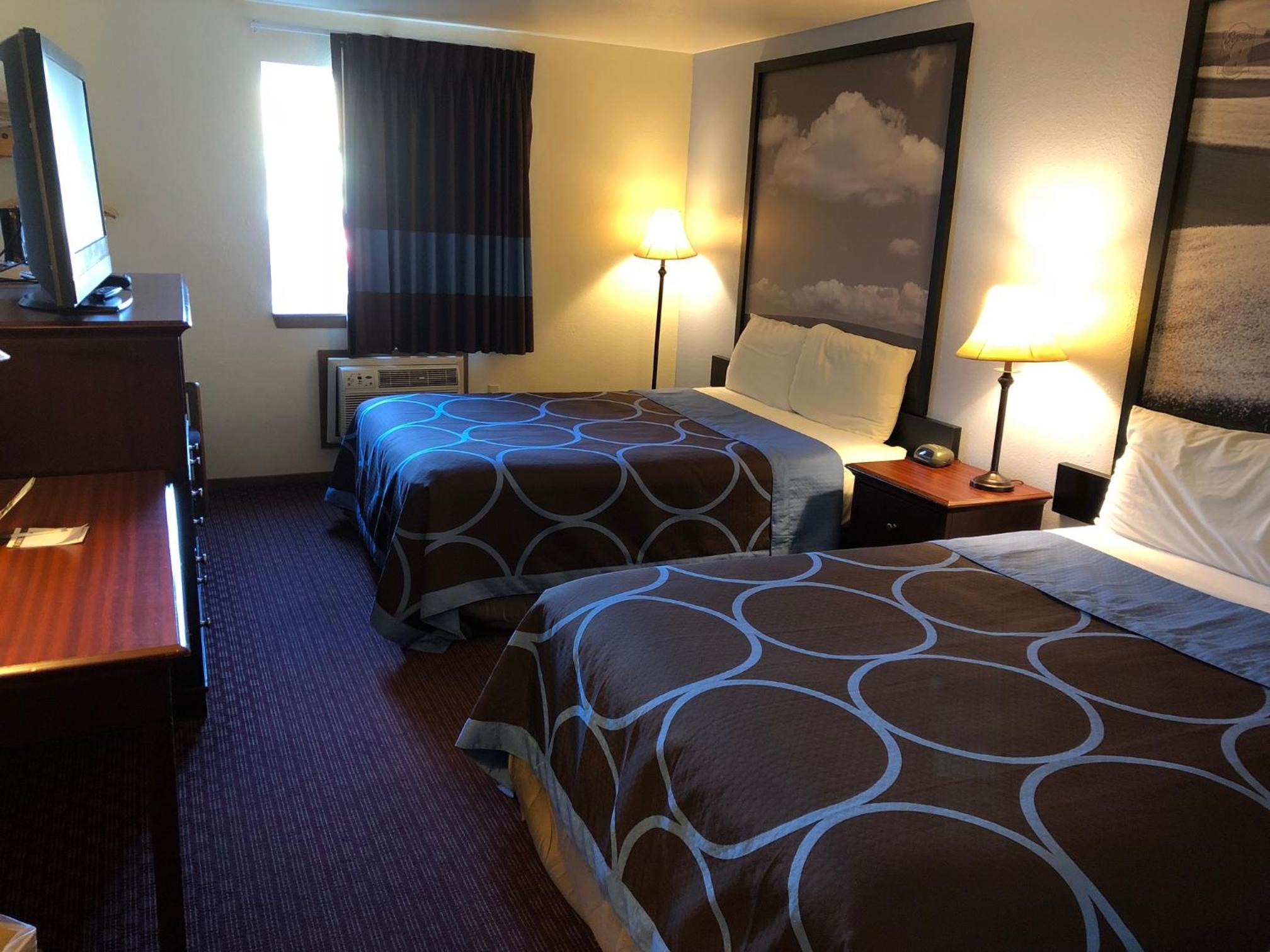 Lewiston Vacations - Super 8 by Wyndham Lewiston - Property Image 7