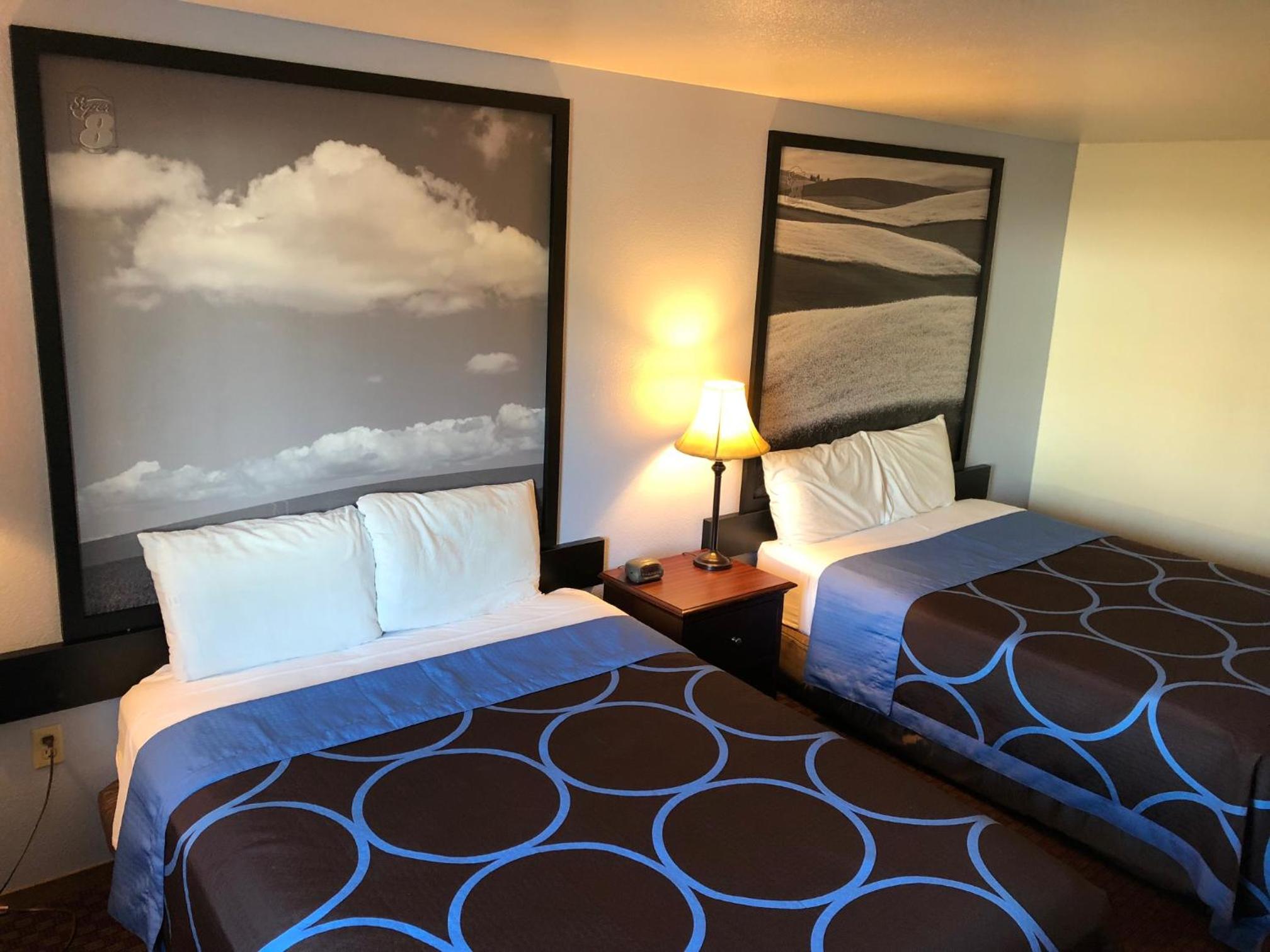 Lewiston Vacations - Super 8 by Wyndham Lewiston - Property Image 6