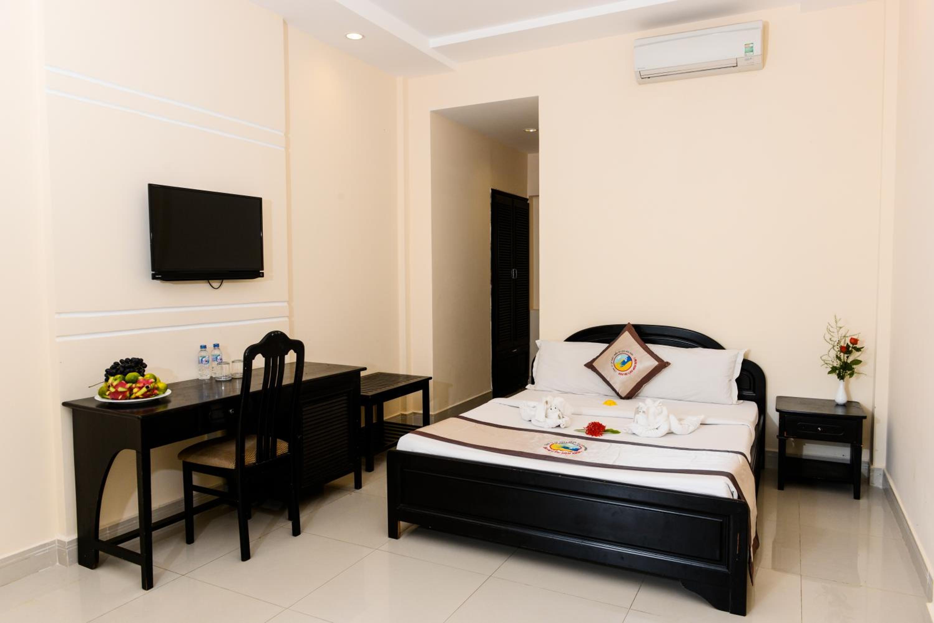 Hon Rom Central Beach Resort