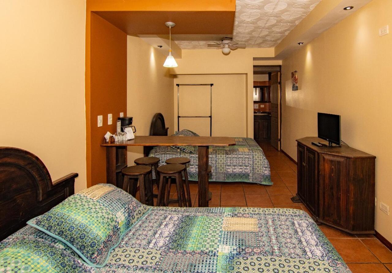 Melrost Airport Bed & Breakfast
