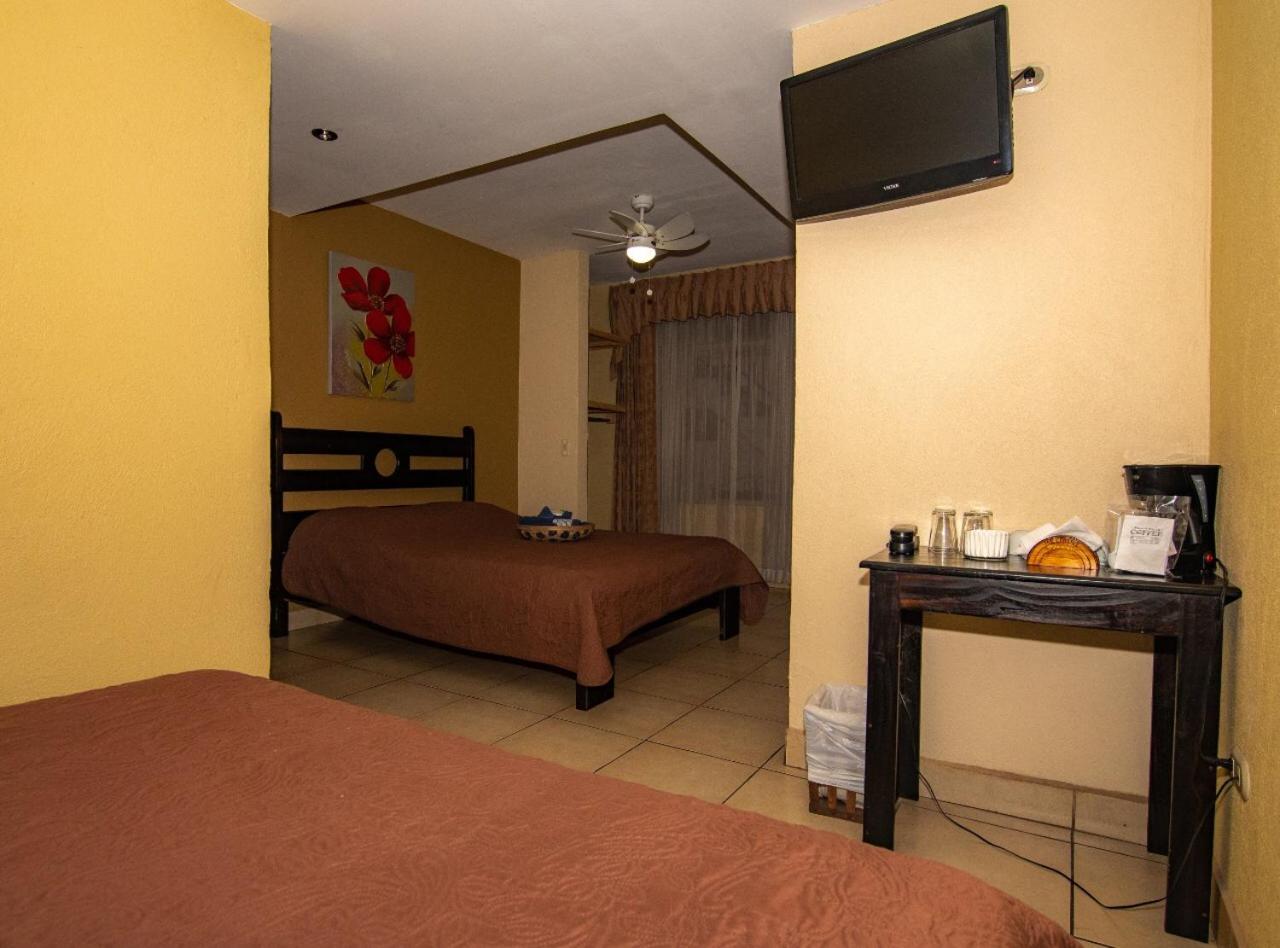 Melrost Airport Bed & Breakfast
