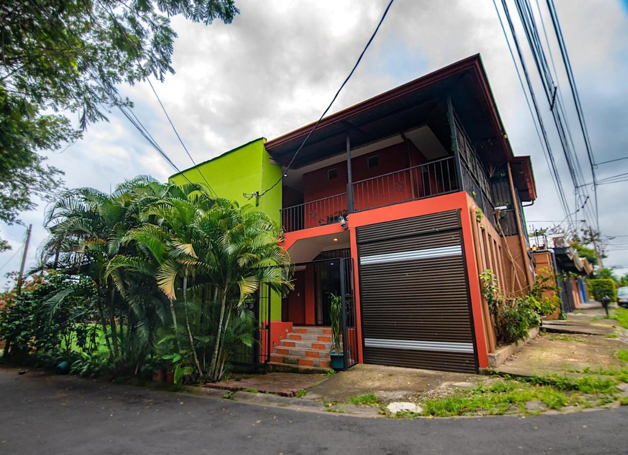 Melrost Airport Bed & Breakfast