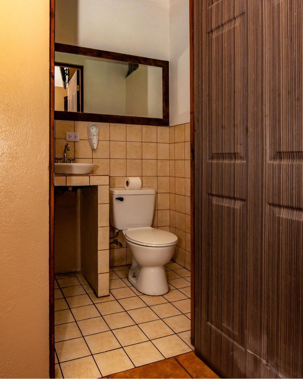Melrost Airport Bed & Breakfast