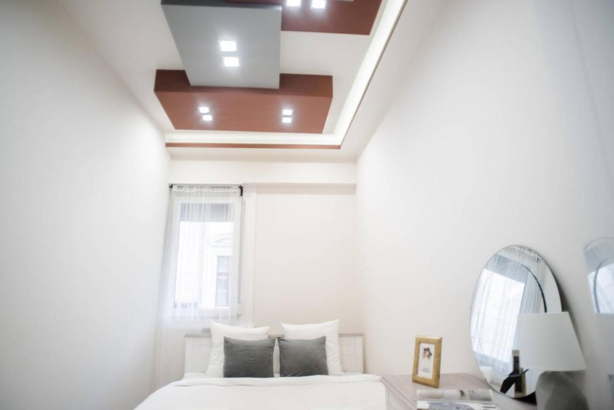 New luxury apartment in the center with A/C view 5