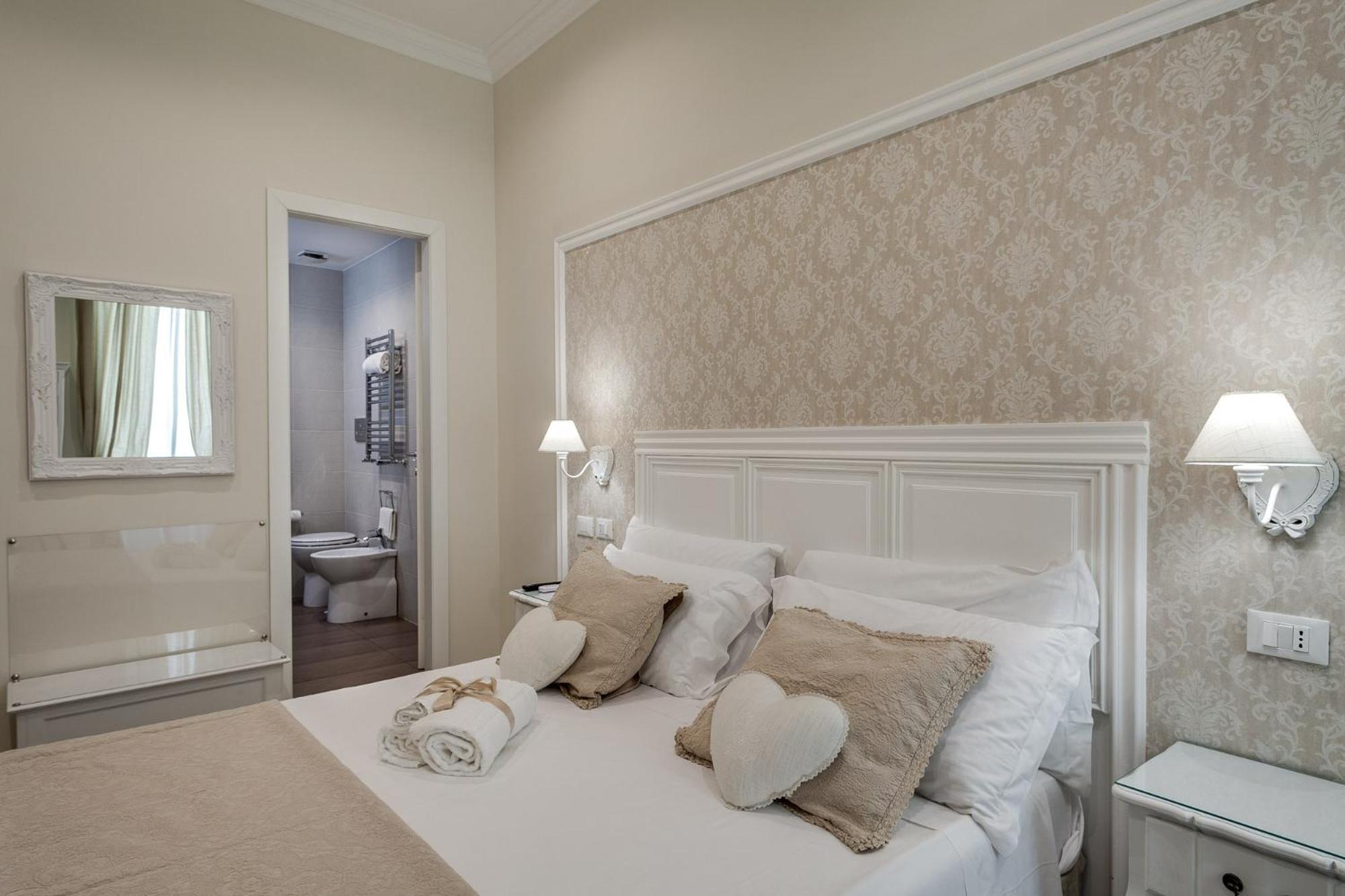 Charme & Chic Luxury