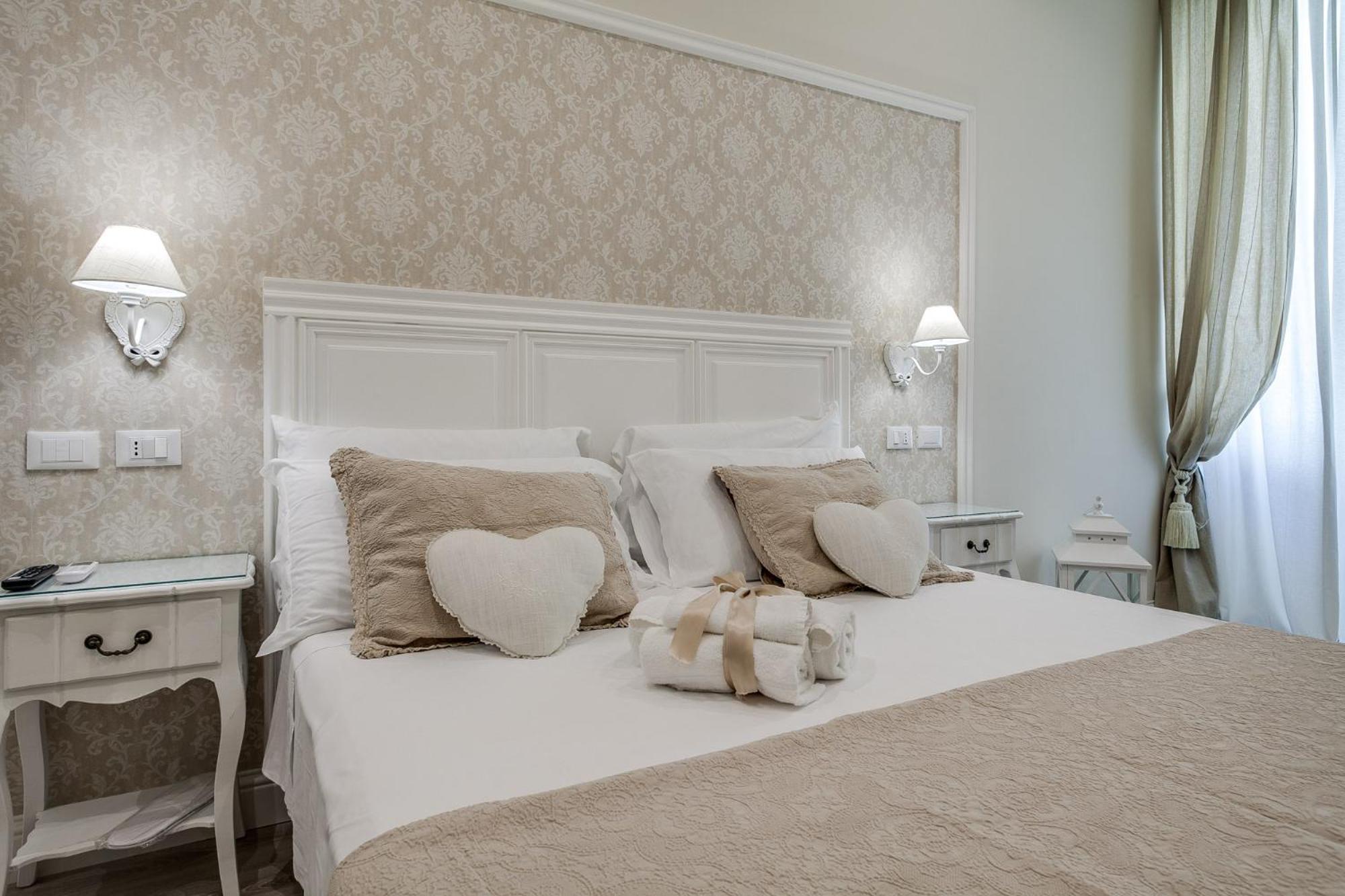 Charme & Chic Luxury