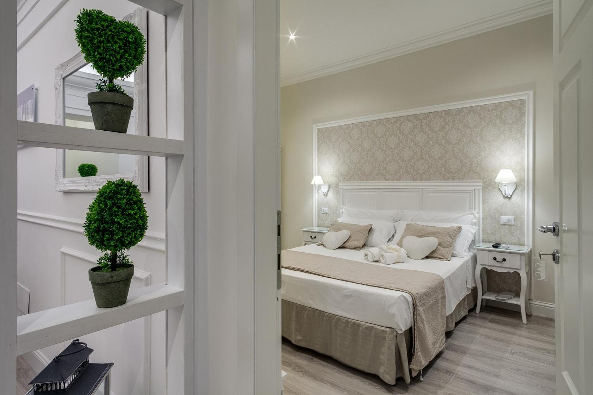 Charme & Chic Luxury