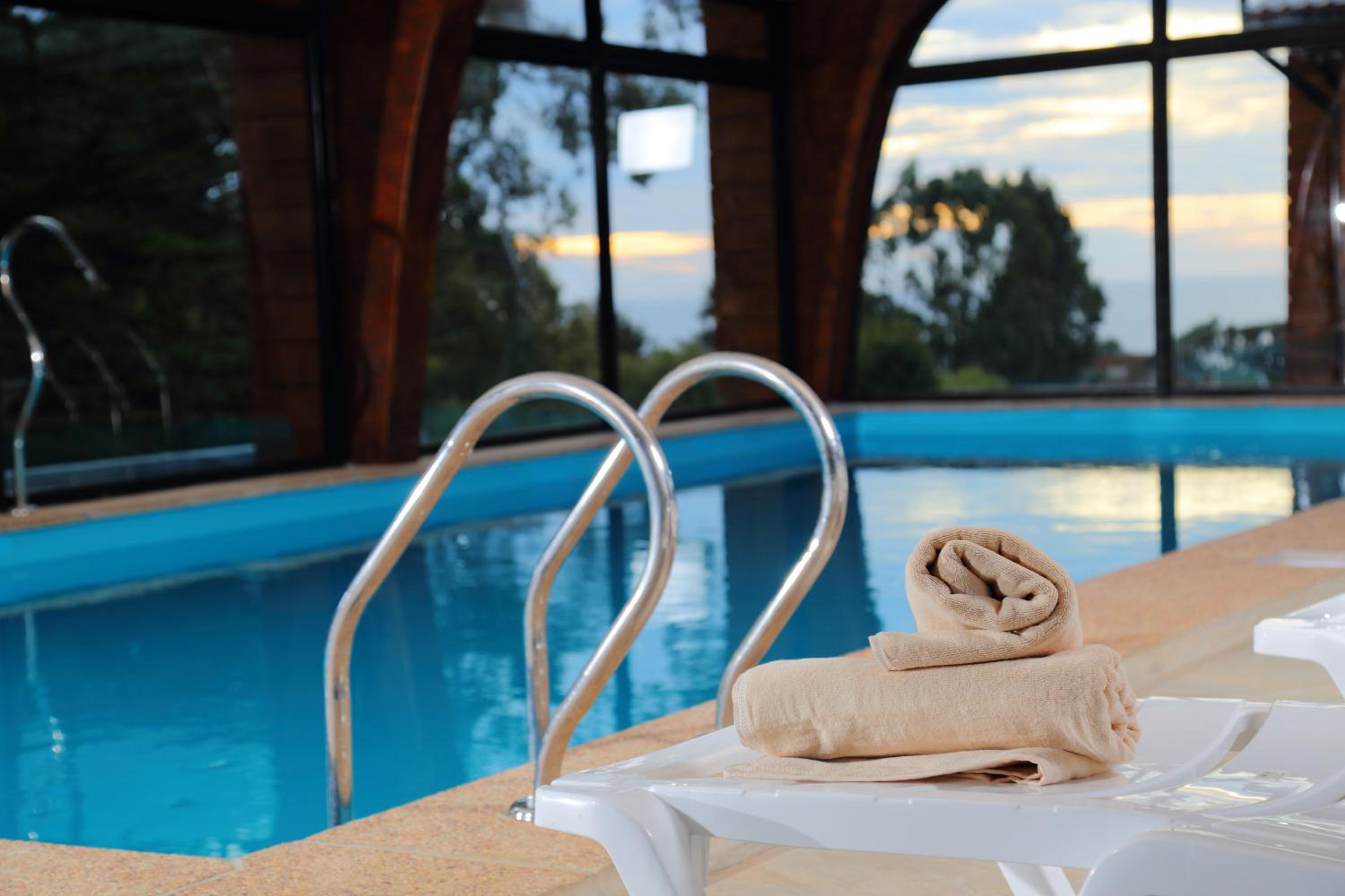 Cabañas y Spa Costa Patagonia - Piscina Climatizada