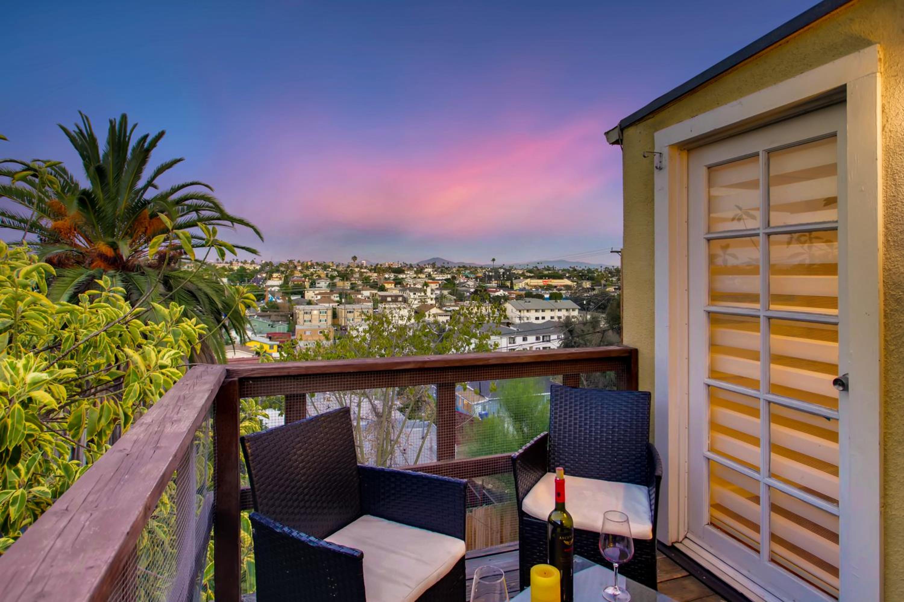 CasaViva Sky - 3BR 1BA Sleeps 10 - Rooftop City Views, Firepit & Bunk Room - Near Zoo & Beaches view 2