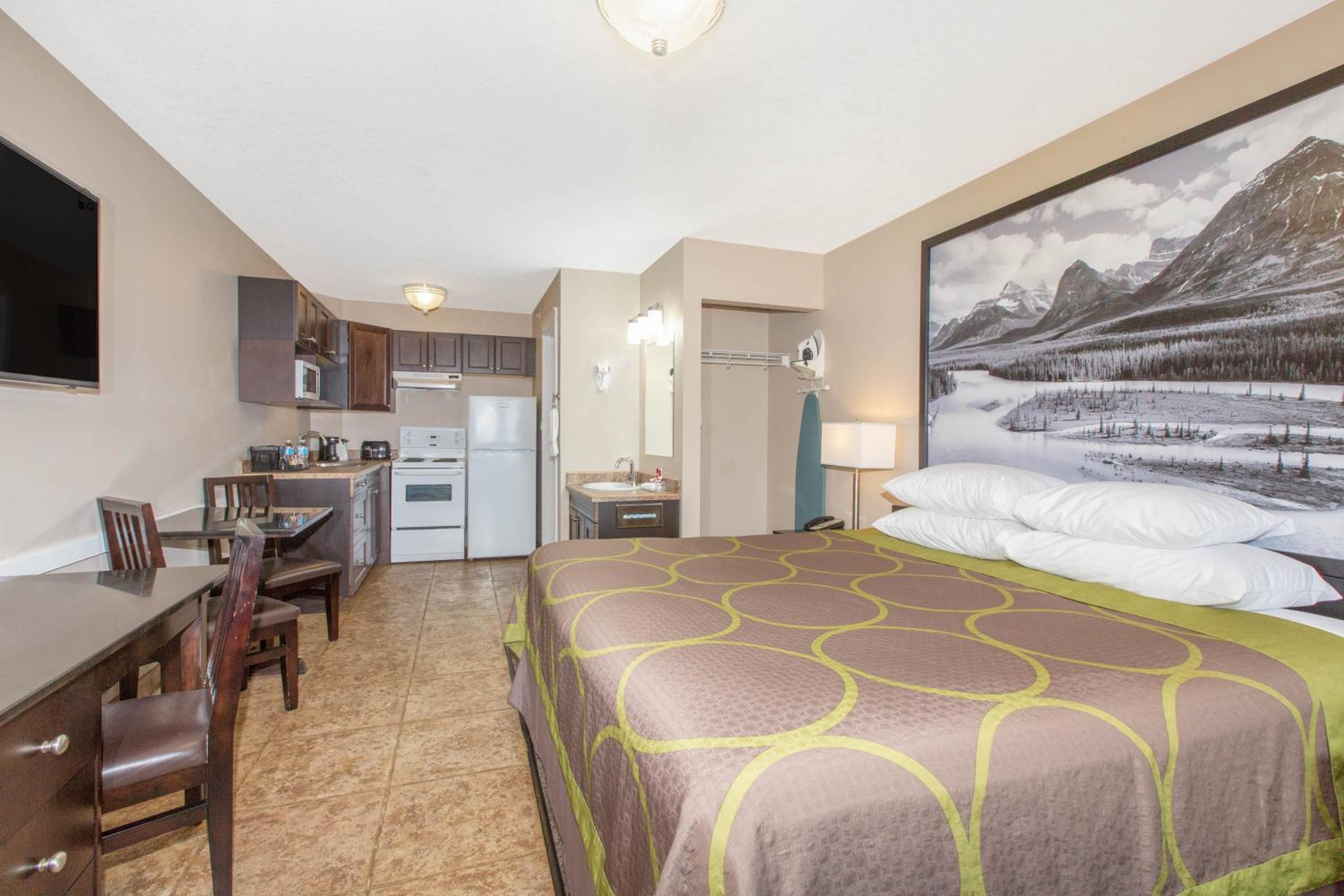 Super 8 by Wyndham Fort McMurray