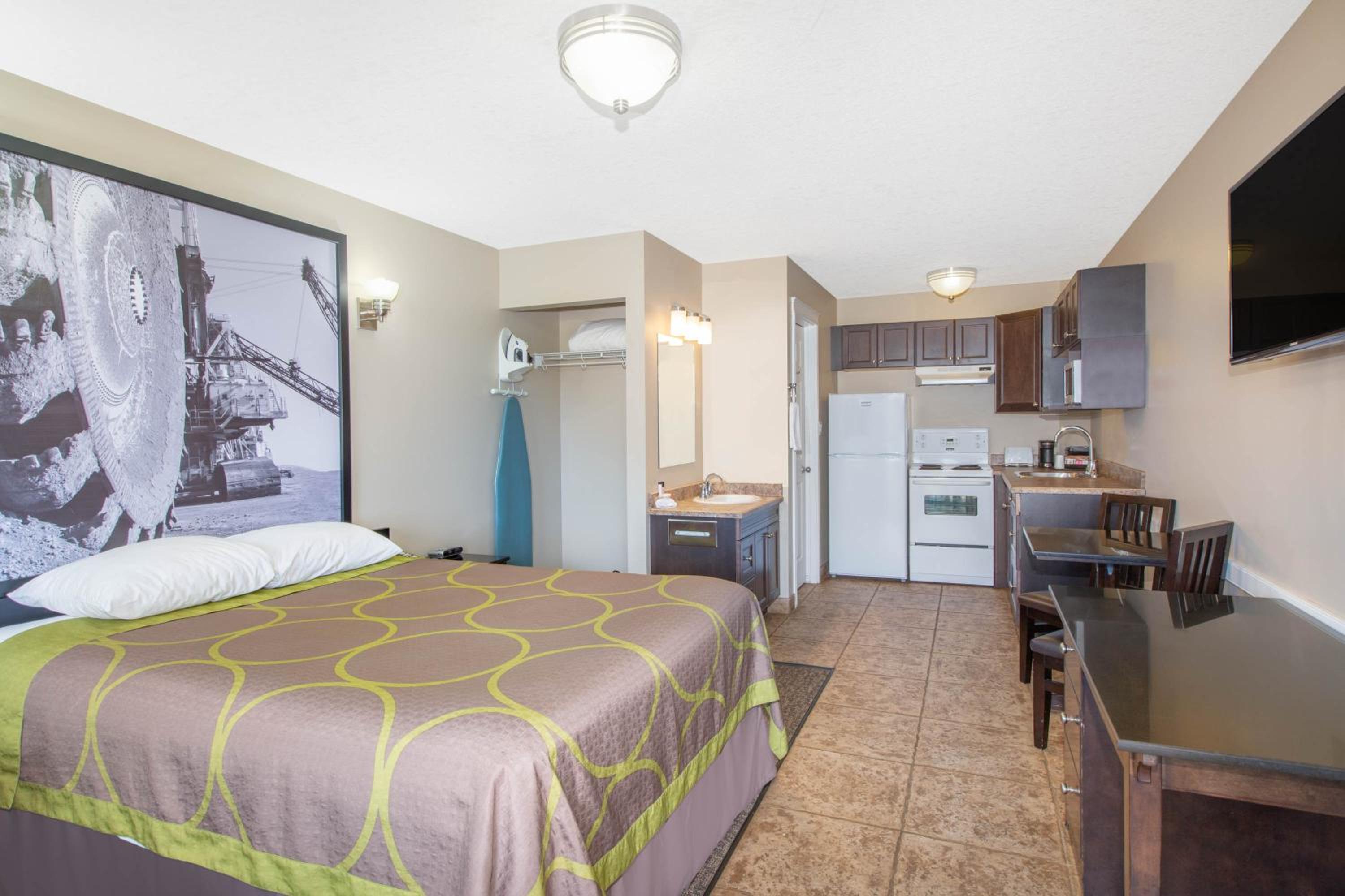 Super 8 by Wyndham Fort McMurray