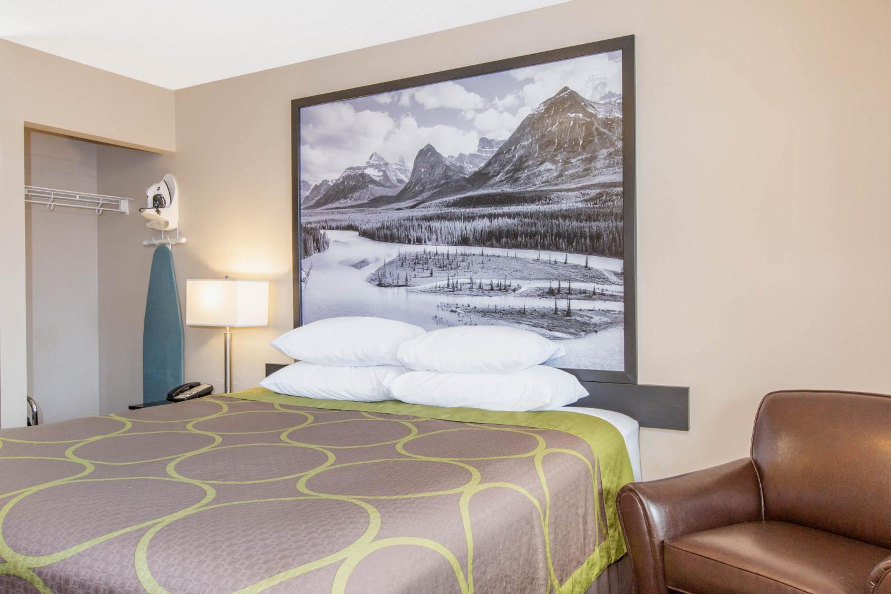 Super 8 by Wyndham Fort McMurray