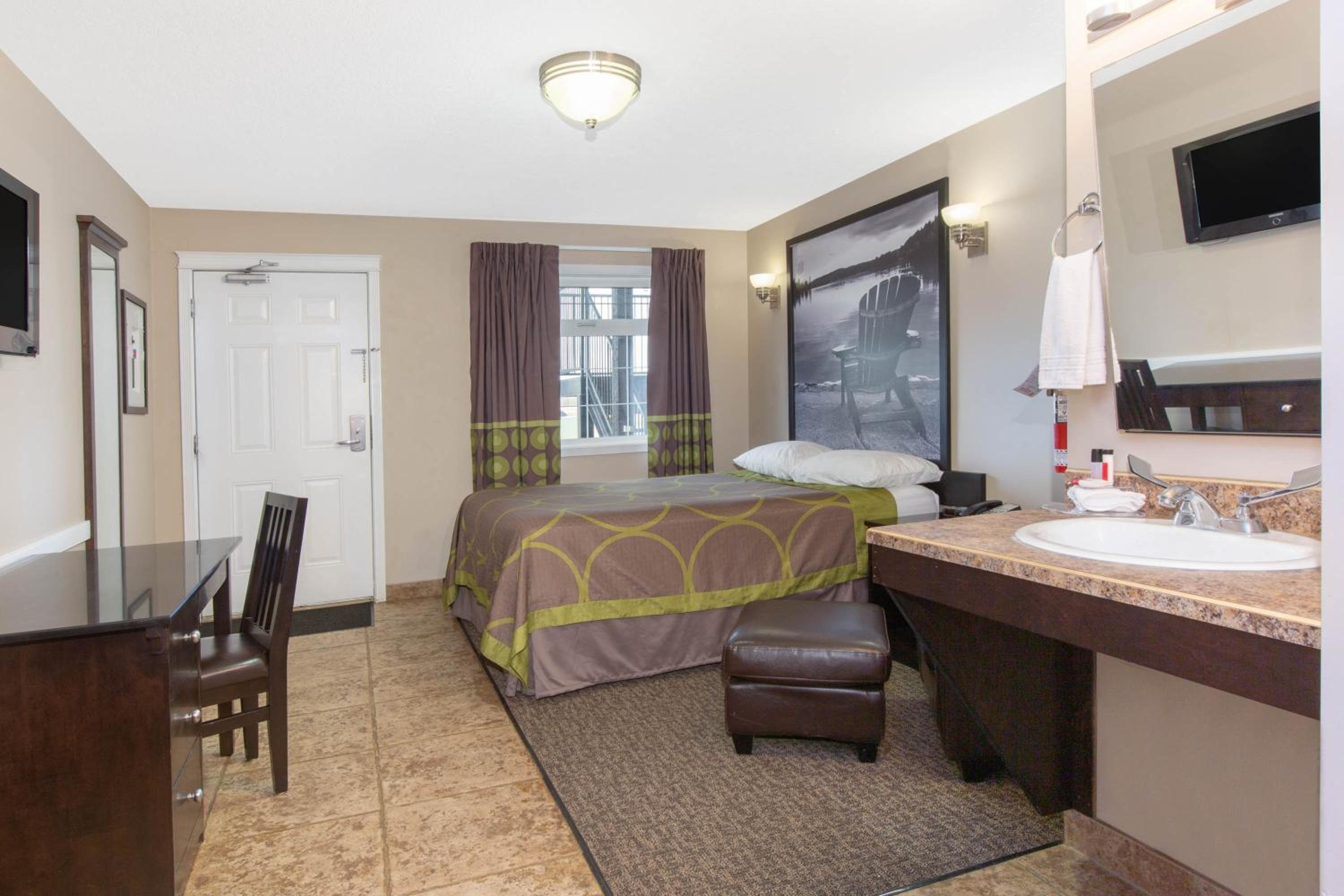 Super 8 by Wyndham Fort McMurray