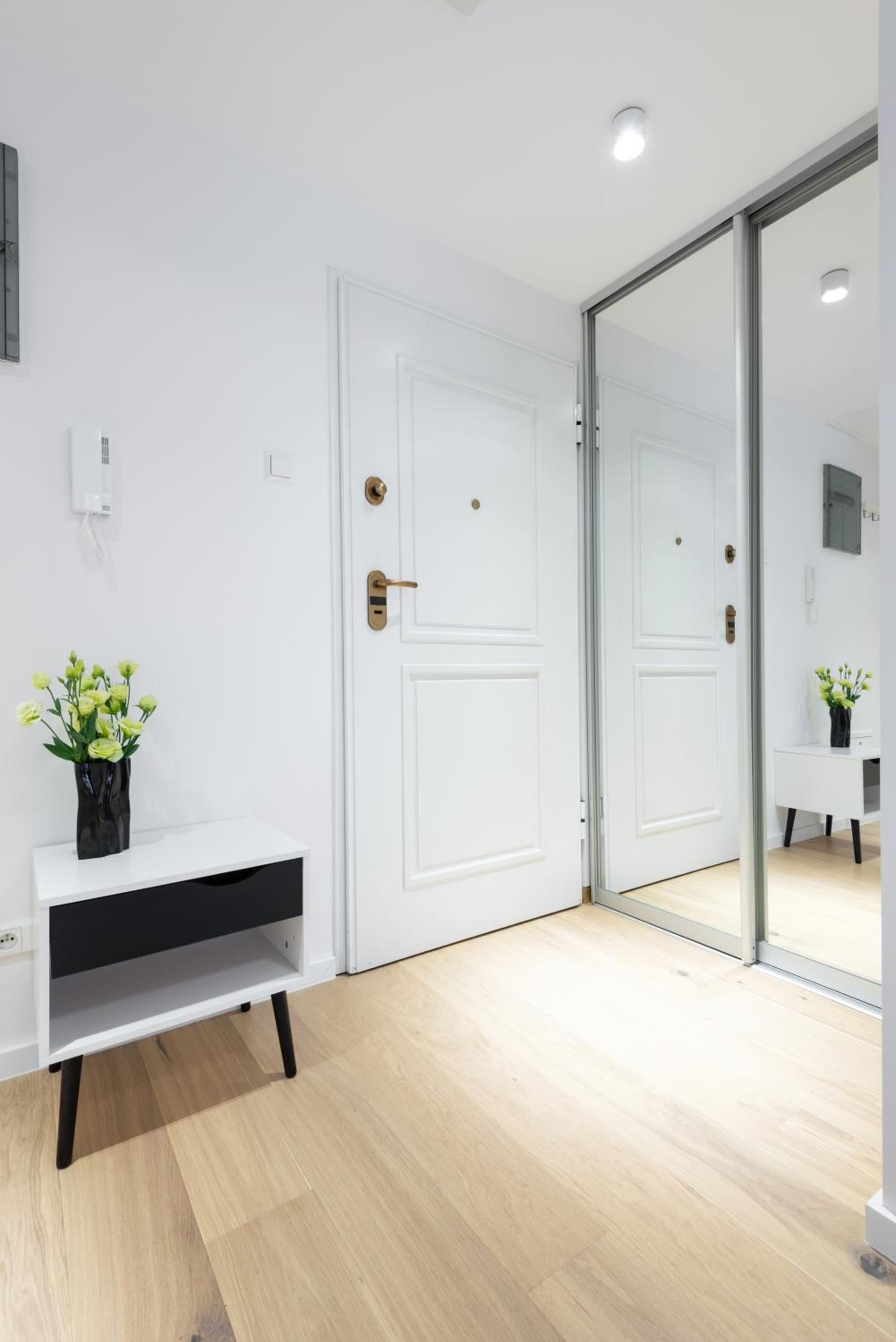 Kopernika8 Miro Apartment with Balcony and AC — Krakow photo 2