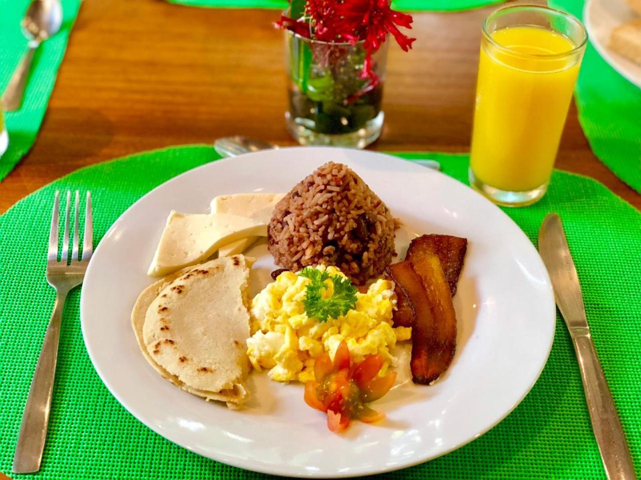 Arenal Oasis Eco Lodge & Wildlife Refuge