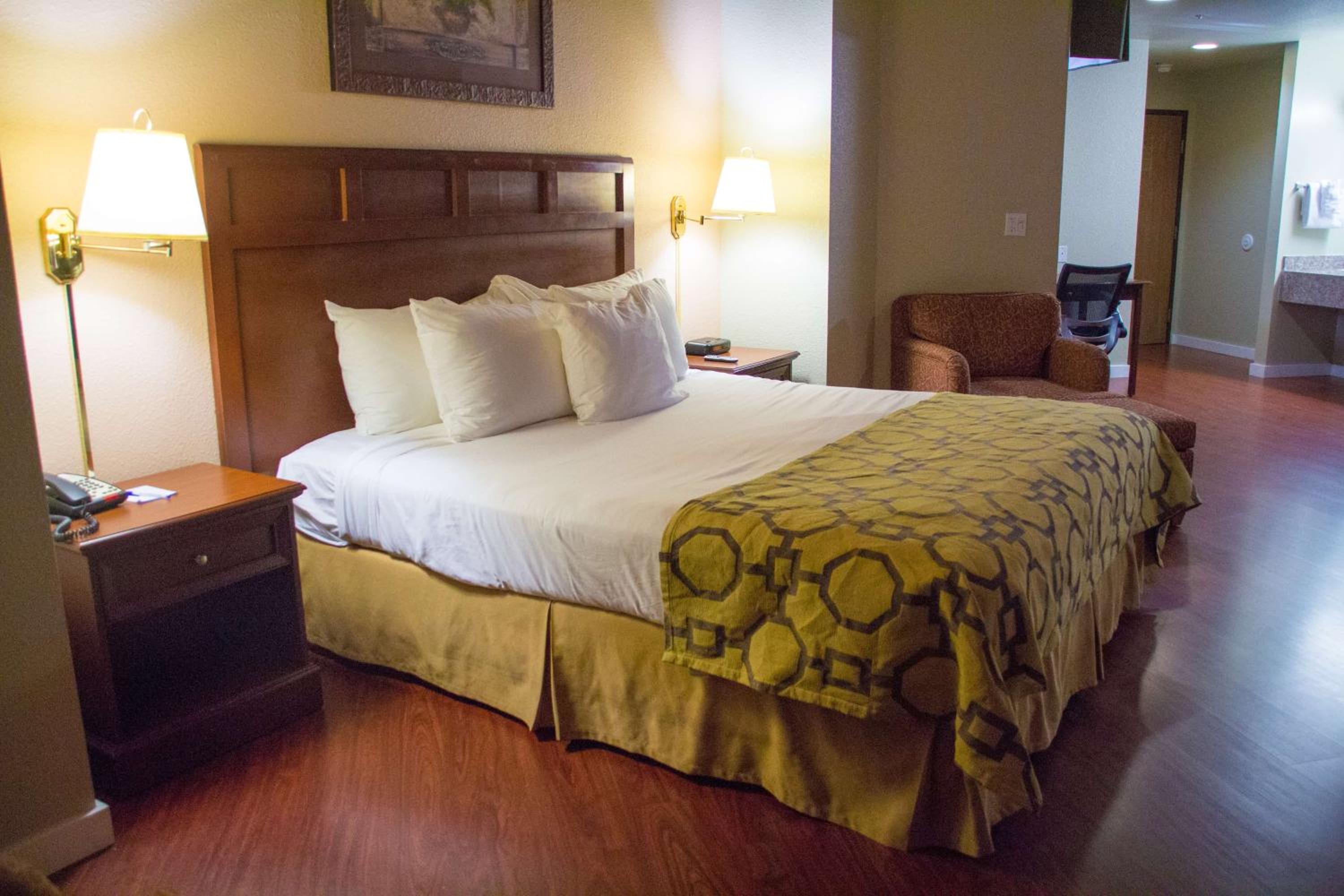 Yreka Vacations - Baymont by Wyndham Yreka - Property Image 5