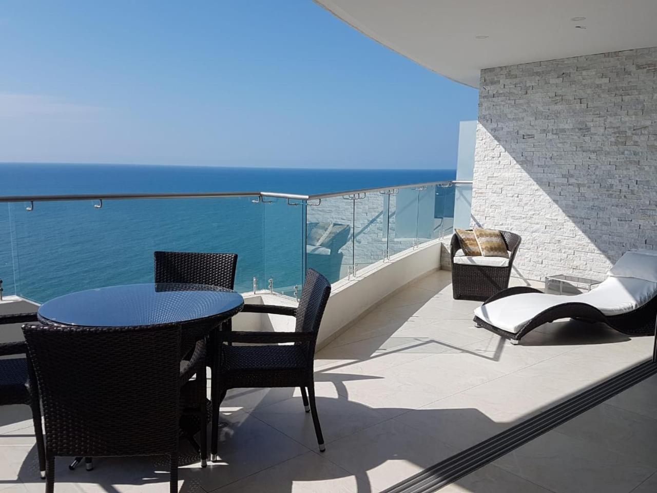Amplio- Espectacular 140m2 Grand Diamond Tonsupa view 5