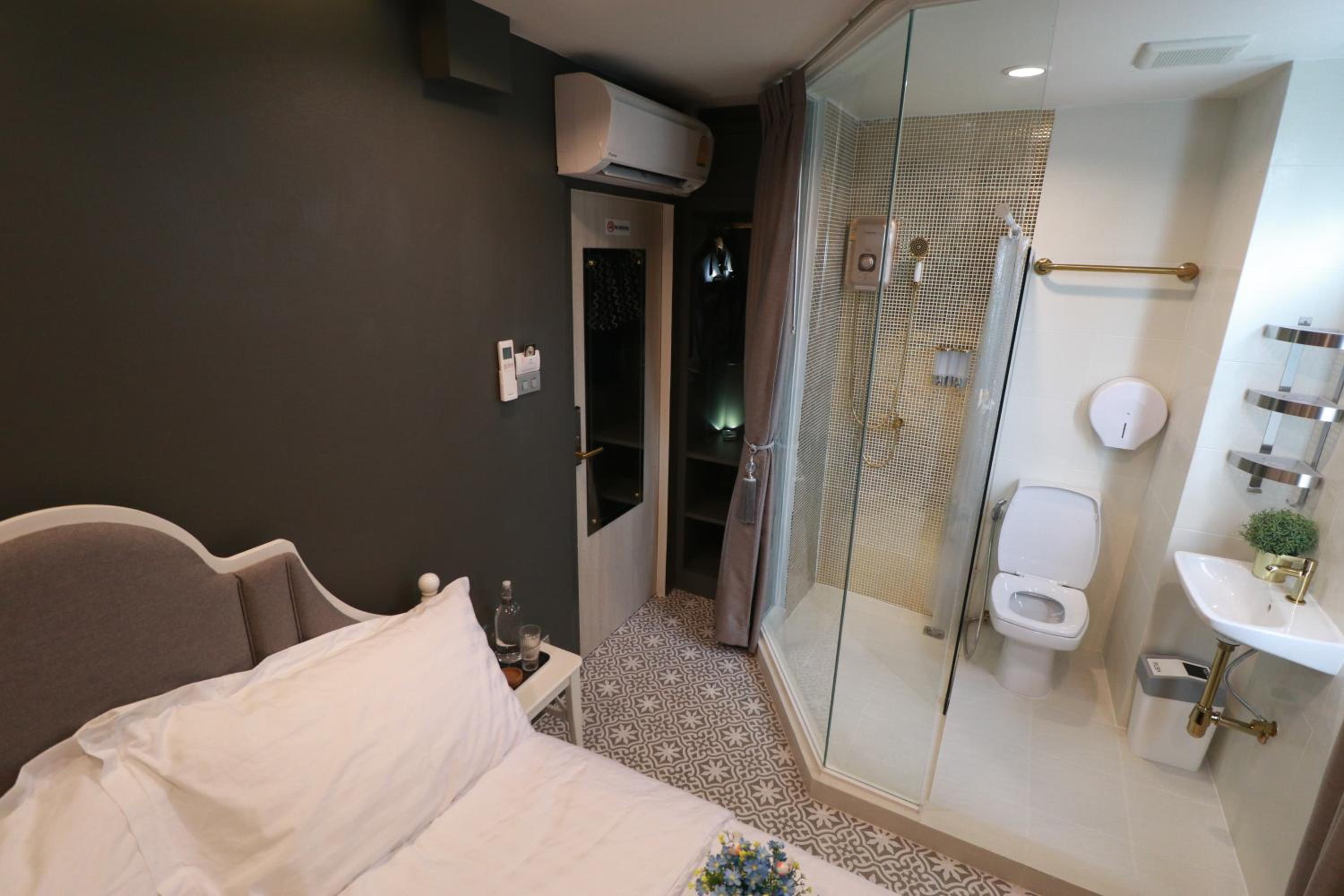 The LOL Elephant Hostel