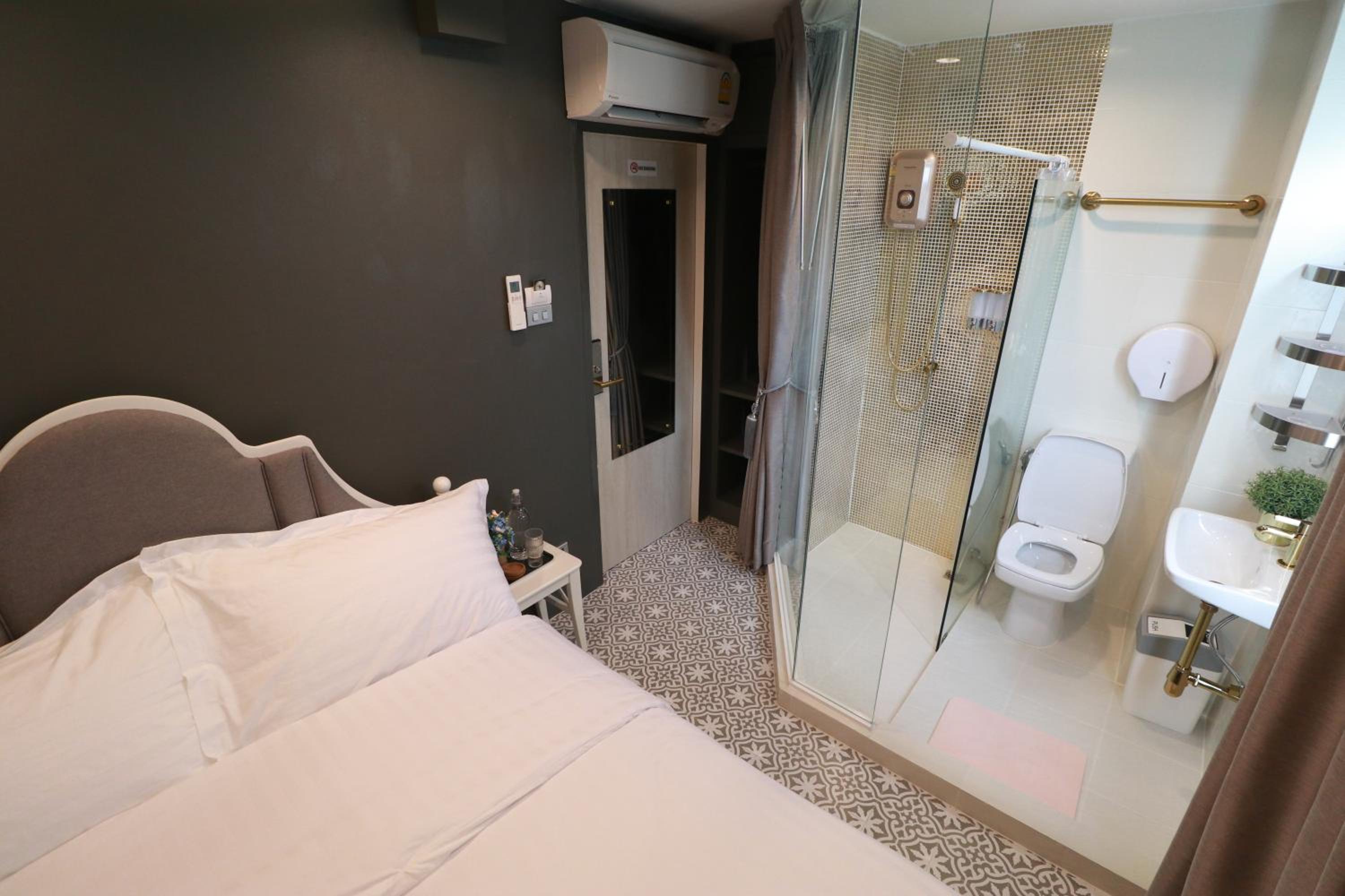 The LOL Elephant Hostel
