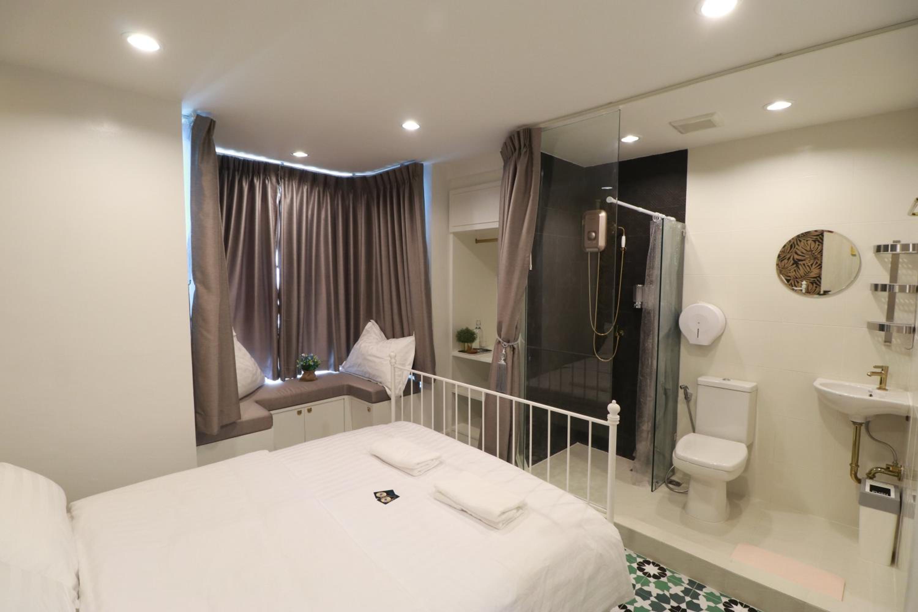 The LOL Elephant Hostel
