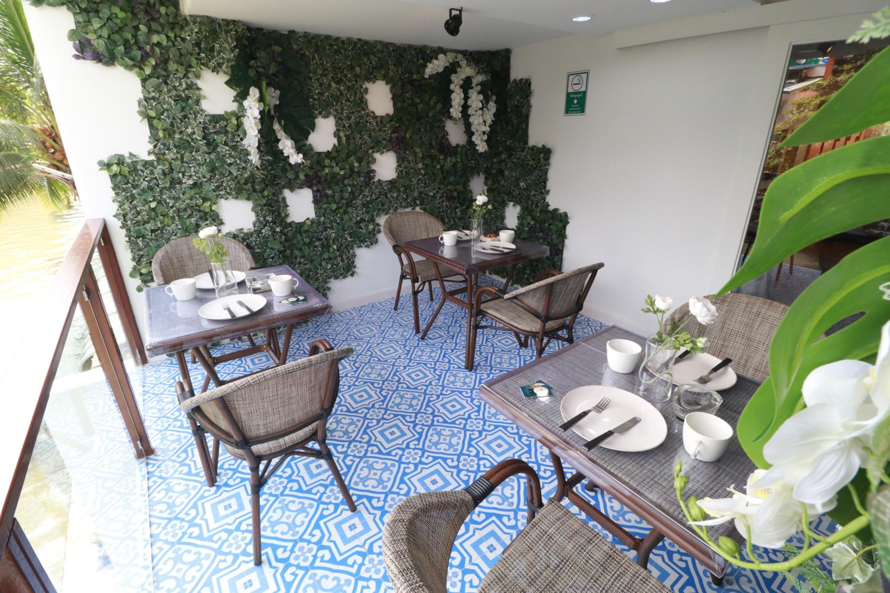 The LOL Elephant Hostel