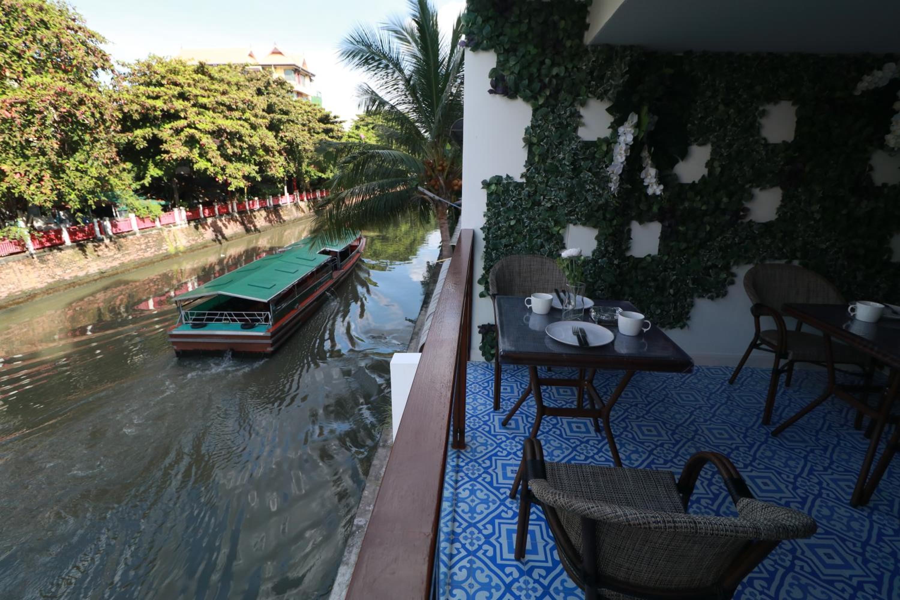 The LOL Elephant Hostel