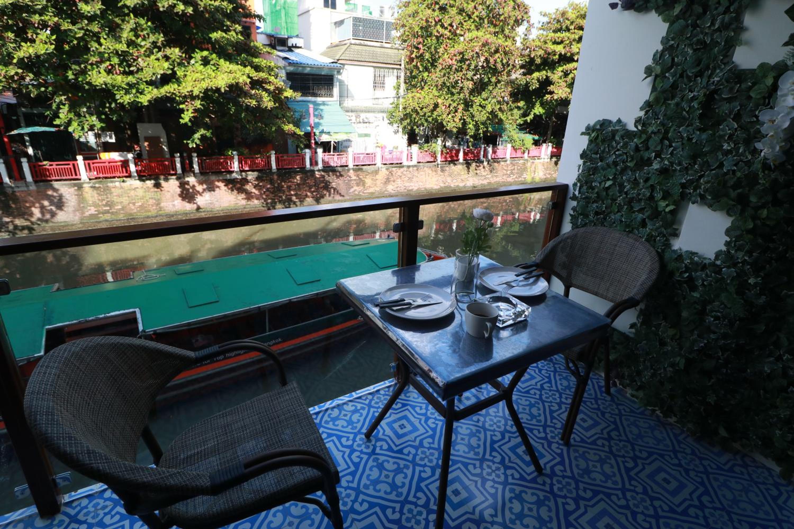 The LOL Elephant Hostel