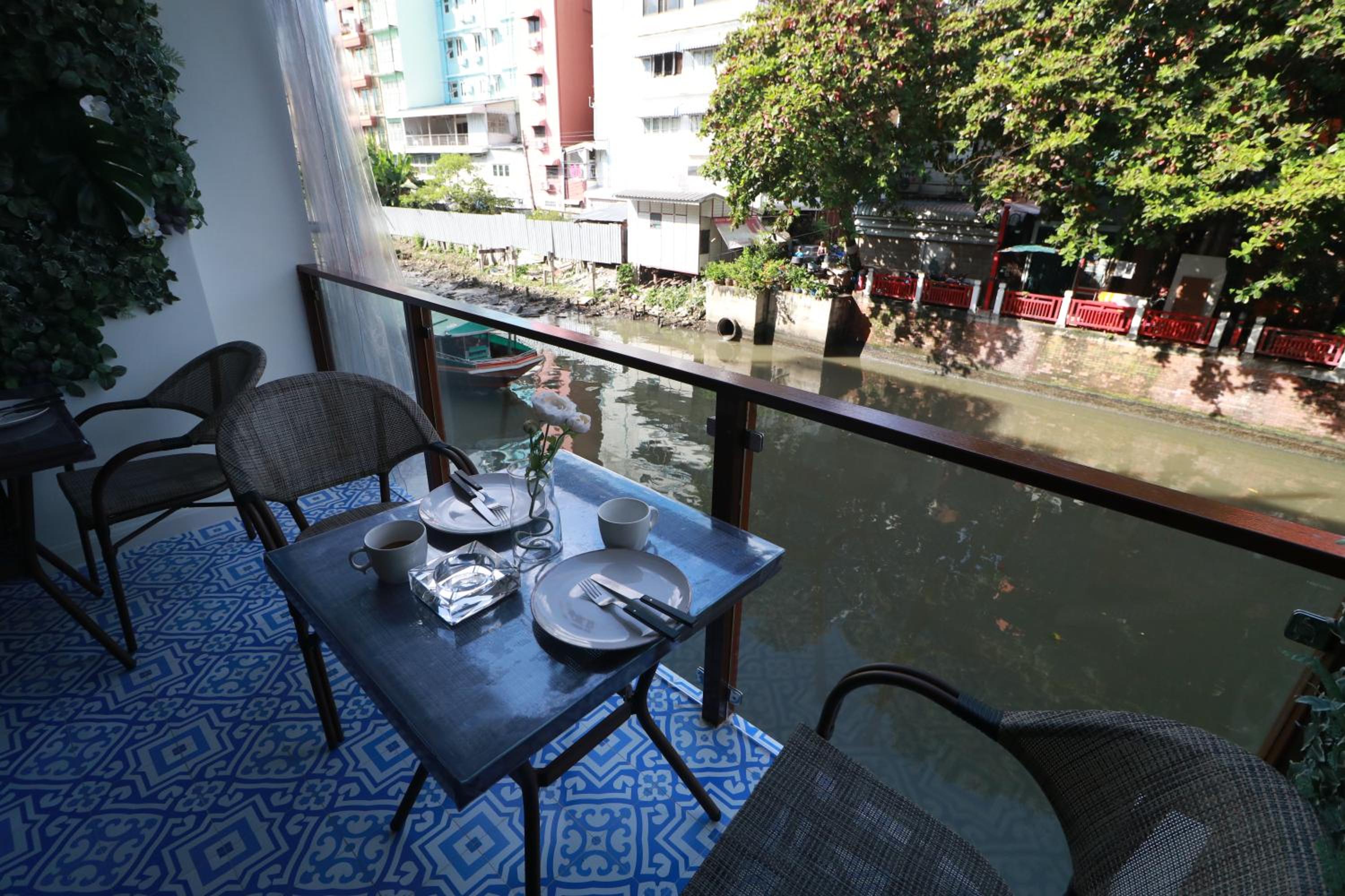 The LOL Elephant Hostel
