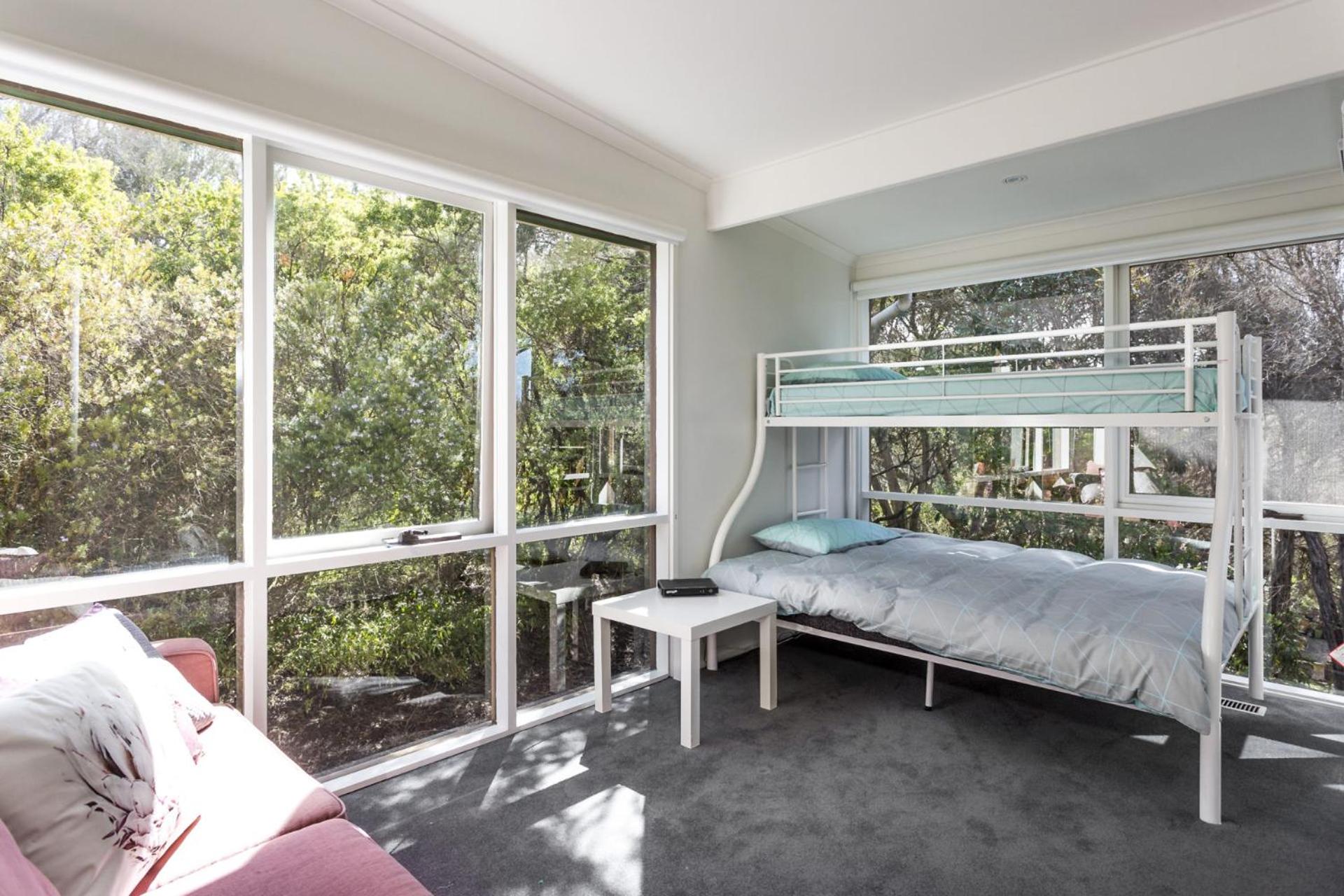 The Heyfield Hideaway: Tennis & Spa view 3