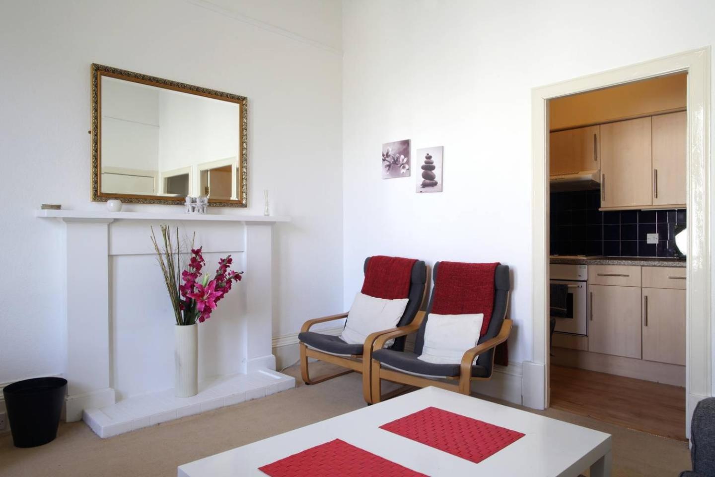 Grindlay Street Residence, 2 Bedroom, 2 Bathroom apartment close to Castle view 4