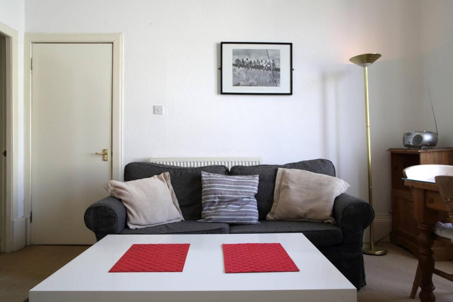 Grindlay Street Residence, 2 Bedroom, 2 Bathroom apartment close to Castle view 3