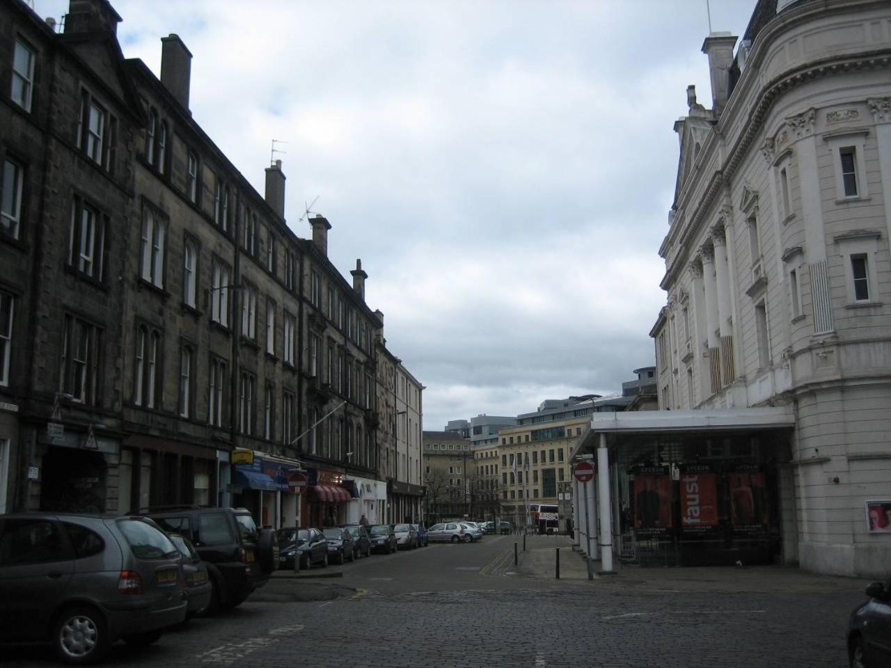 Grindlay Street Residence, 2 Bedroom, 2 Bathroom apartment close to Castle view 2