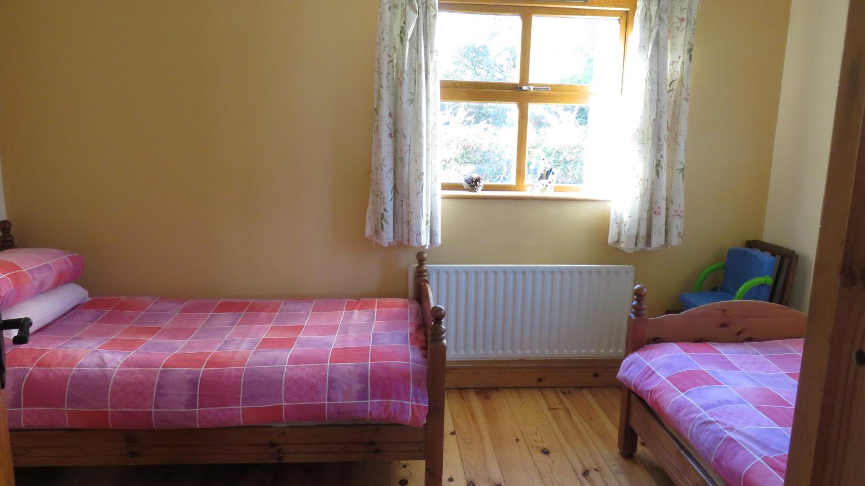 Heatherhill Farm Cottage in Letterfrack beside Connemara National Park view 3