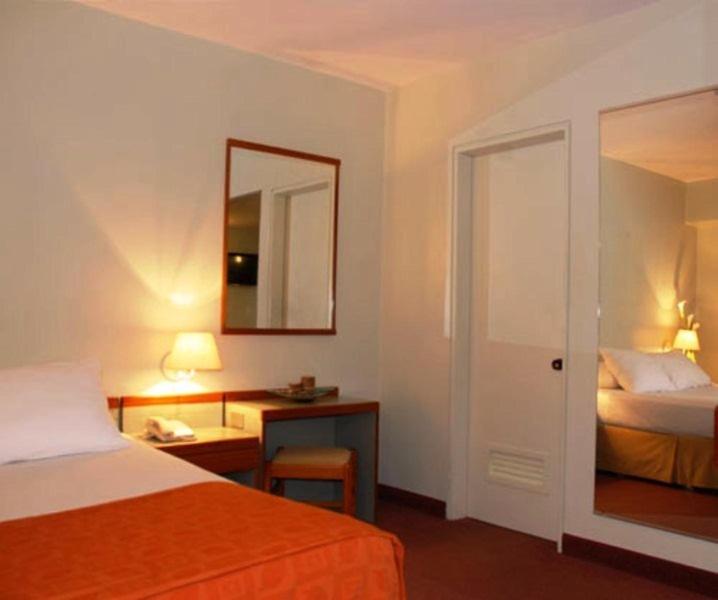 Hotel Cristina Suites
