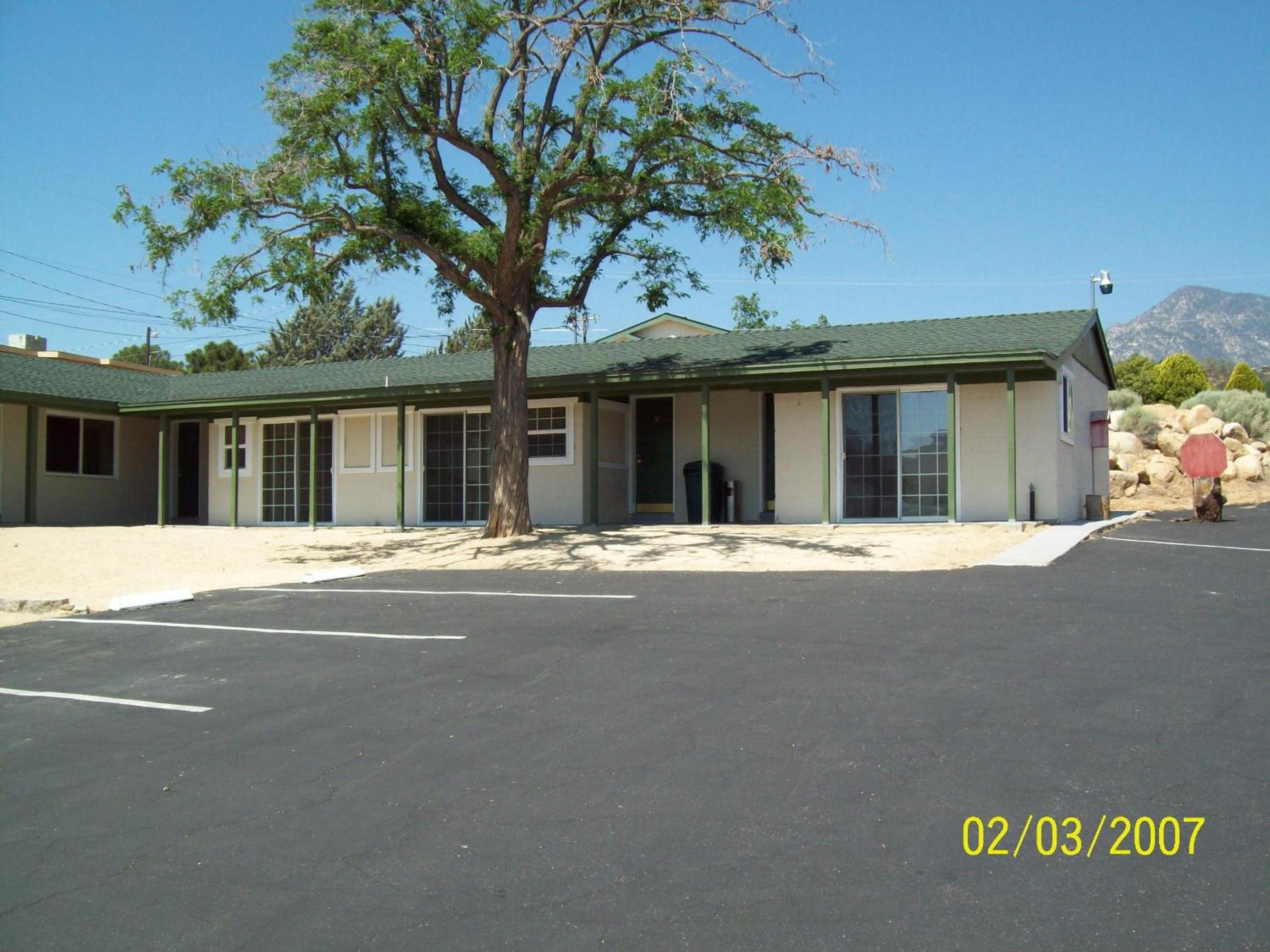 Lakeshore Lodge