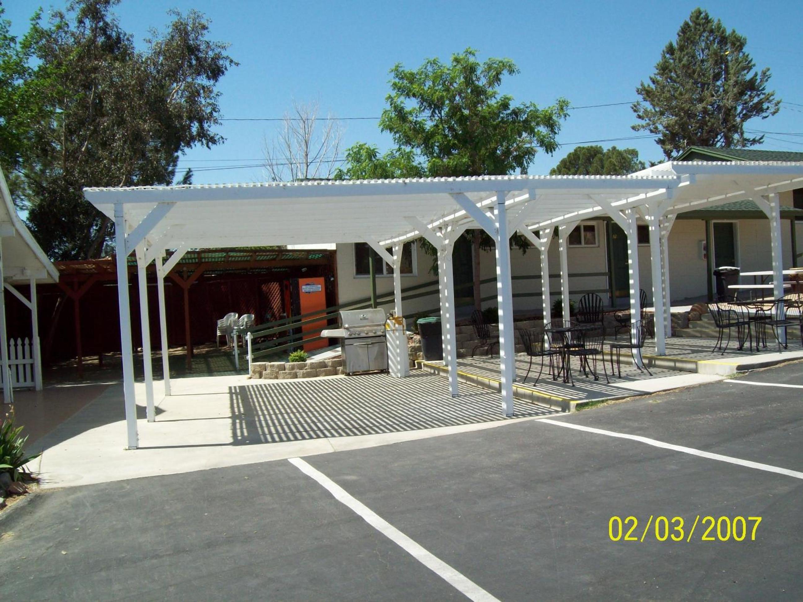 Lakeshore Lodge