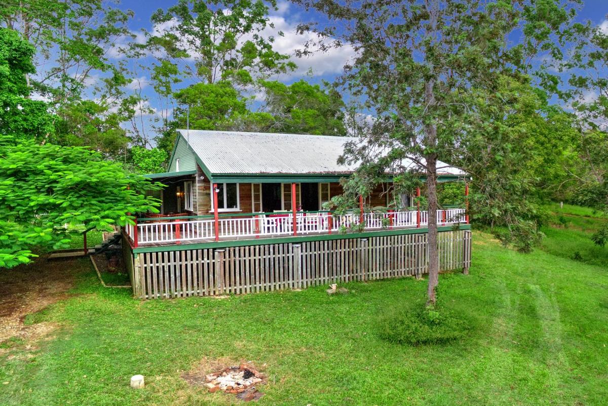 Noosa Avalon Farm Cottages